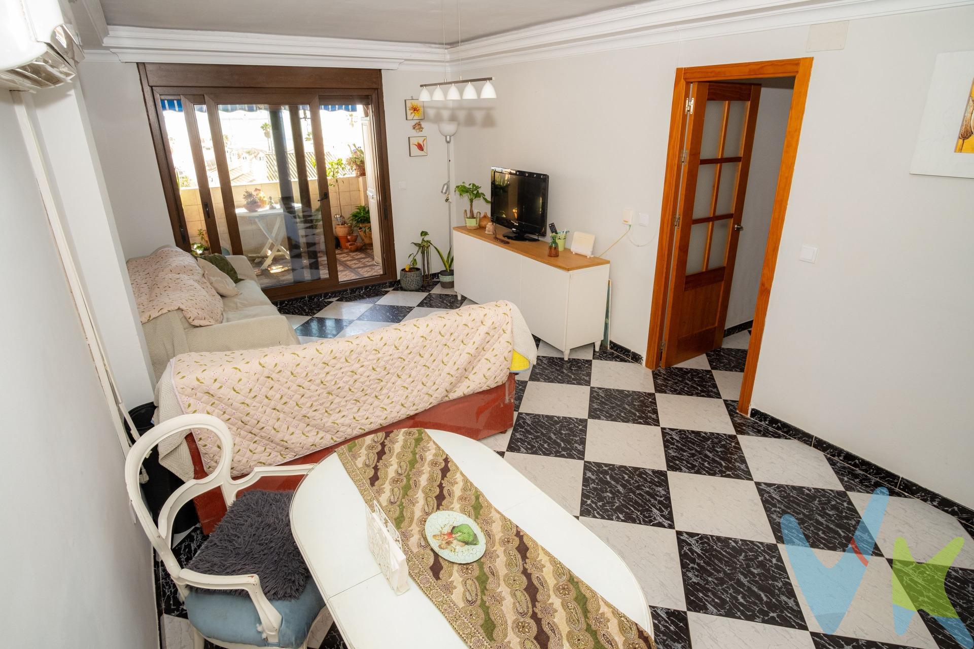 Os presentamos esta preciosa y amplia vivienda con vistas de infarto. Situada en una de las zonas mas demandadas de Puerto Real, en la zona de Casines; rodeada de todos los servicios e infraestructura a su alcance tales como: colegios, farmacias, bares, supermercados, centros médicos, guarderías, parada de autobuses..etc y a escasos metros de la playa. Aunque catastralmente es una tercera planta, en realidad solo subimos a una segunda planta y con escaleras amplias y cómodas, ya que no dispone de ascensor, y el edificio se encuentra en muy buen estado de conservación. A la entrada a la derecha nos encontramos con una espaciosa y funcional cocina, seguidamente a la izquierda nuestro maravilloso salón con esa increible terraza y sus maravillosas vistas. Sale del salón el pasillo distribuidor desde donde accedemos a las cuatro habitaciones y dos baños. La vivienda hace esquina con lo que la luz está garantizada durante todo el día, y con ventilación cruzada, y todas las dependencias de la casa son amplias y espaciosas. En definitiva el lugar perfecto para su familia. OPERACION SUJETA A ITP TIPO GENERAL 7% RESPECTO AL PRECIO, EN CASO ESPECIALES SE PUEDE VER REDUCIDO AL 6% O 3,5% EN VIRTUD DE LA LEY 5/2021 DE 20 DE OCTUBRE DE TRIBUTOS CEDIDOS DE LA COMUNIDAD AUTONOMA DE ANDALUCIA. EL COMPRADOR EN CASO DE QUERER ADQUIRIR LA VIVIENDA A TRAVES DE LA AGENCIA DEBERA ABONAR A ESTA UNOS HONORARIOS QUE ASCIENDE AL 3% DEL PRECIO DE LA COMPRAVENTA MAS IVA DEL 21%. LOS GASTOS APROXIMADOS DE NOTARIA Y REGISTRO SE CIFRAN EN 1500€, EL IMPORTE EXACTO DEPENDERA DEL PRECIO FINAL DE LA COMPRAVENTA, NUMERO DE COPIAS DE LA ESCRITURA, NUMERO DE PAGINAS DE LAS ESCRITURA, COMPLEJIDAD, ETC. EN VIRTUD DE LO DISPUESTO EN EL ANEXO I DEL REAL DECRETO 1426/1989  (ARANCEL DE NOTARIA) Y ANEXO I DEL REAL DECRETO 1427/1989 POR EL QUE SE APRUEBA EL ARANCEL DE LOS REGISTRADORES DE LA PROPIEDAD. EN CASO DE NECESIDAD DE FINANCIACION BANCARIA PARA LA COMPRA, LOS GASTOS DE LA MISMA DEBERAN SER OBTENIDOS DE LA ENTIDAD BANCARIA QUE VAYA A FINANCIAR LA OPERACION. SE HACE CONSTAR QUE LA AGENCIA EFECTUA UNA LABOR DE INTERMEDIACION, Y QUE LAS CONDICIONES FINALES DE LA COMPRAVENTA QUEDAN SUJETAS A LA ACPEPTACION EXPRESA DE LA PARTE VENDEDORA Y A LA ULTERIOR FORMALIZACION DEL CONTRATO.