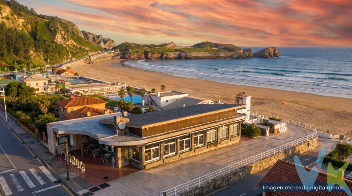  Hay ubicaciones que no se pueden replicar, y esta es una de ellas.Se vende activo hostelero de 332 m² a un paso de la playa de Salinas, una de laszonas costeras con más afluencia de Asturias, con vistas al mar desde el comedor.La operación incluye el inmueble, el negocio (restaurante-cafetería enfuncionamiento) y una vivienda en planta superior: una combinación poco habitualque permite afrontar la compra como inversión, como proyecto propio o como ambas.No es solo un local: es un activo patrimonial en costa, escaso y de altavisibilidad, con tres vías claras de rentabilidad: EXPLOTACIÓN DIRECTA  Negocio en marcha con clientela, licencia y trayectoria.Base lista para que un operador con oficio crezca desde el primer día. ALQUILER A OPERADOR  Compra del inmueble y arrendamiento a un hostelerosolvente. Renta estable más la plusvalía propia de un suelo escaso en costa(rentabilidad bruta estimada en el entorno del 4,5 %5,5 %). REPOSICIONAMIENTO PREMIUM  Lienzo ideal para una marca: beach clubgastronómico, restaurante boutique, arrocería-marisquería o coctelería &champagne bar. La oportunidad de crear el próximo referente de Salinas.QUÉ INCLUYE- Inmueble de 332 m² a un paso de la playa.- Negocio de hostelería en funcionamiento (restaurante y cafetería).- Cocina industrial completa y equipamiento.- Vivienda en planta superior con vistas.- Terraza y posición de esquina, muy visible sobre el paseo.POR QUÉ SALINASPlaya con Bandera Azul, ~3 km de arena junto a San Juan, capital del surf en elnorte de España y destino gastronómico consolidado (a pocos metros, el RealBalneario, con estrella Michelin). Demanda turística sólida durante buena partedel año.Comercialización reservada. Disponemos de un dossier de inversión confidencialcon ubicación, fotografías, escenarios y datos del activo, que enviamos a perfilescualificados (operadores e inversores).PRECIO DE VENTA SIN GASTOS NI IMPUESTOS INCLUIDOS: El precio de venta no incluye gastos de notaría, registro de la propiedad, gestoría, ni el Impuesto de Transmisiones Patrimoniales (ITP) o el IVA/AJD. HONORARIOS: El precio de venta no incluye los honorarios que se devengan a cargo del cliente comprador por la prestación de servicios de asesoramiento y gestión. El importe asciende al 2%, con un minimo de 2.000 EUR, del Precio de Venta (IVA no incluido). Dichos honorarios deberán ser abonados a la firma de la escritura pública.