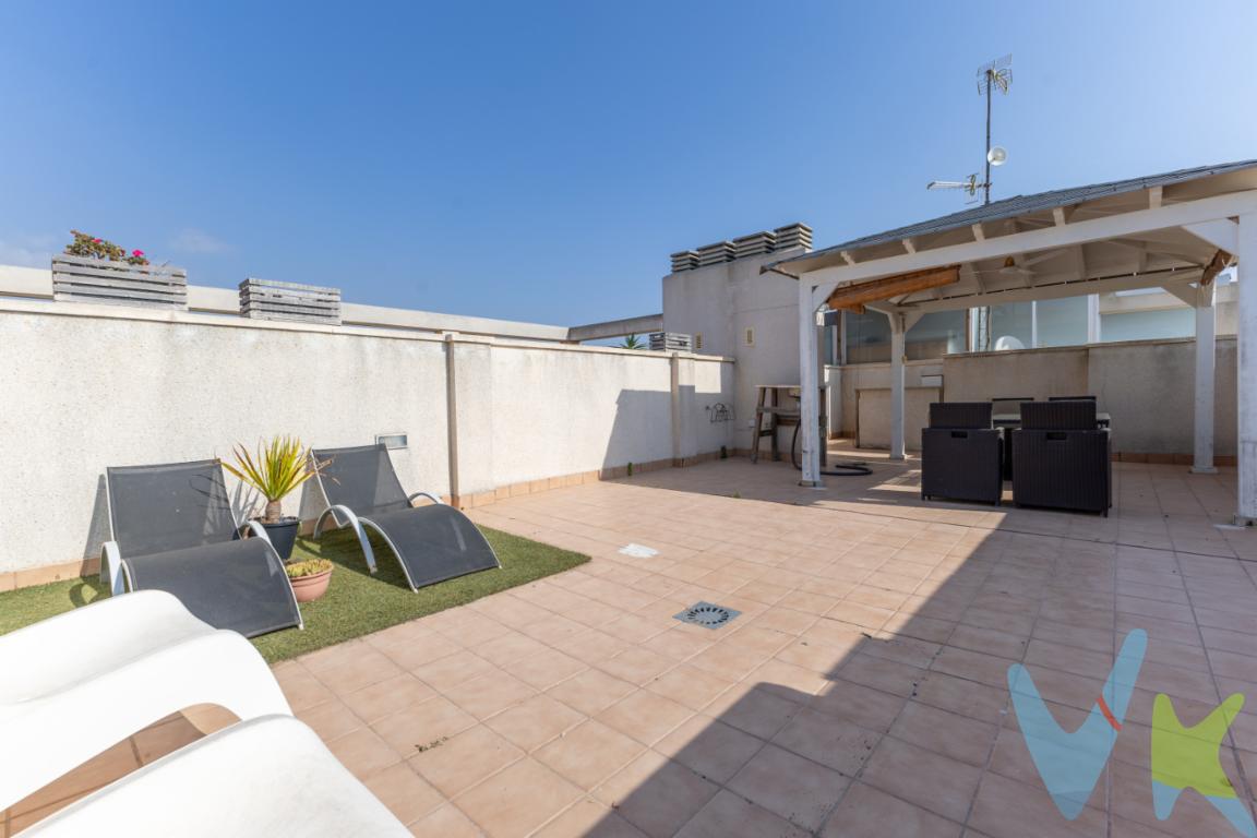 Te presentamos un exclusivo ático dúplex en venta en la prestigiosa urbanización Gato Montés, situada en Almardà, a tan solo unos pasos de la playa. Este maravilloso hogar combina confort, amplitud y una ubicación privilegiada en una de las zonas más tranquilas y deseadas del litoral valenciano.La vivienda cuenta con dos dormitorios exteriores, orientados al norte y al sur, que garantizan luminosidad y ventilación cruzada durante todo el año. Su cocina office, integrada en el espacio de estar, ofrece un ambiente moderno y funcional, ideal para disfrutar en familia o con amigos. Dispone además de un baño completo cuidadosamente diseñado.Pero lo que realmente convierte este ático en una joya única son sus dos espectaculares terrazas:La urbanización Gato Montés ofrece todos los servicios para una vida de calidad: Piscina comunitariaZonas ajardinadasPista de tenisAdemás, incluye una plaza de garaje en el precio, para tu total comodidad y seguridad.No dejes escapar esta oportunidad de vivir o veranear en un entorno inmejorable, rodeado de naturaleza, paz y a tan solo un paseo de la playa.¡Contacta con nosotros y ven a descubrir este ático dúplex de ensueño en Almardà!Y un solárium privado de 70 m² en la planta superior, donde podrás tomar el sol, montar una zona chill-out o contemplar las vistas despejadas al entorno natural y el cielo mediterráneo.Una terraza en planta de 20 m², perfecta para comidas al aire libre, leer o simplemente relajarte con la brisa marina.