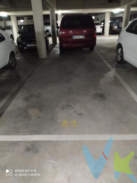 Se alquila plaza de parking en La Vila Olímpica, con muy buen acceso y maniobrabilidad excelente. Medidas de la plaza 2,42 cm ancho x 5,12 cm de largo.SI TE INTERESA, NO DUDES EN CONTACTAR CON NOSOTROS.Honorarios agencia no incluidos