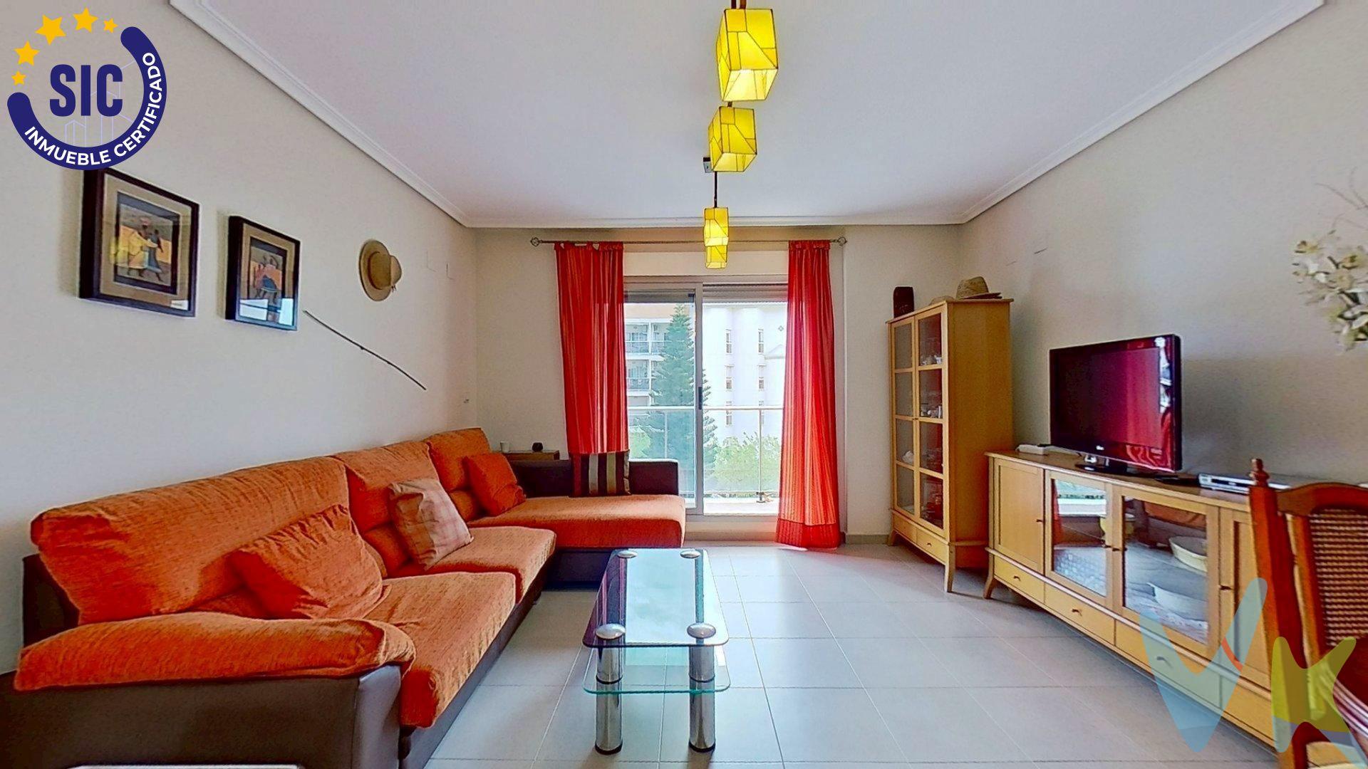 ¡Oportunidad única en Gandía!. Se vende encantador apartamento listo para entrar a vivir, situado en una segunda planta con ascensor. La vivienda cuenta con 2 dormitorios, un baño completo, y una moderna cocina office completamente equipada con todos los electrodomésticos. Se entrega totalmente amueblado, lo que lo convierte en una opción perfecta tanto para residencia habitual como para inversión vacacional. Disfruta de su luminoso balcón, ideal para relajarte al aire libre. ¿Lo mejor? Tendrás acceso a una espectacular piscina en la azotea, perfecta para los días de verano, con impresionantes vistas panorámicas de la ciudad. Ubicado en una zona tranquila y bien comunicada, con todos los servicios a mano y a tan solo unos minutos de la playa. 📍 No dejes pasar esta oportunidad. ¡Contáctanos para más información o para concertar una visita!. La descripción del presente inmueble e imágenes tienen mero carácter informativo y en ningún caso carácter contractual, pudiendo ser modificados por la inmobiliaria comercializadora sin que ello implique responsabilidad alguna frente a terceros. En el precio de venta a público, esta propiedad NO incluye los gastos de adquisición (Notario, registro, gestión, honorarios, etc…).