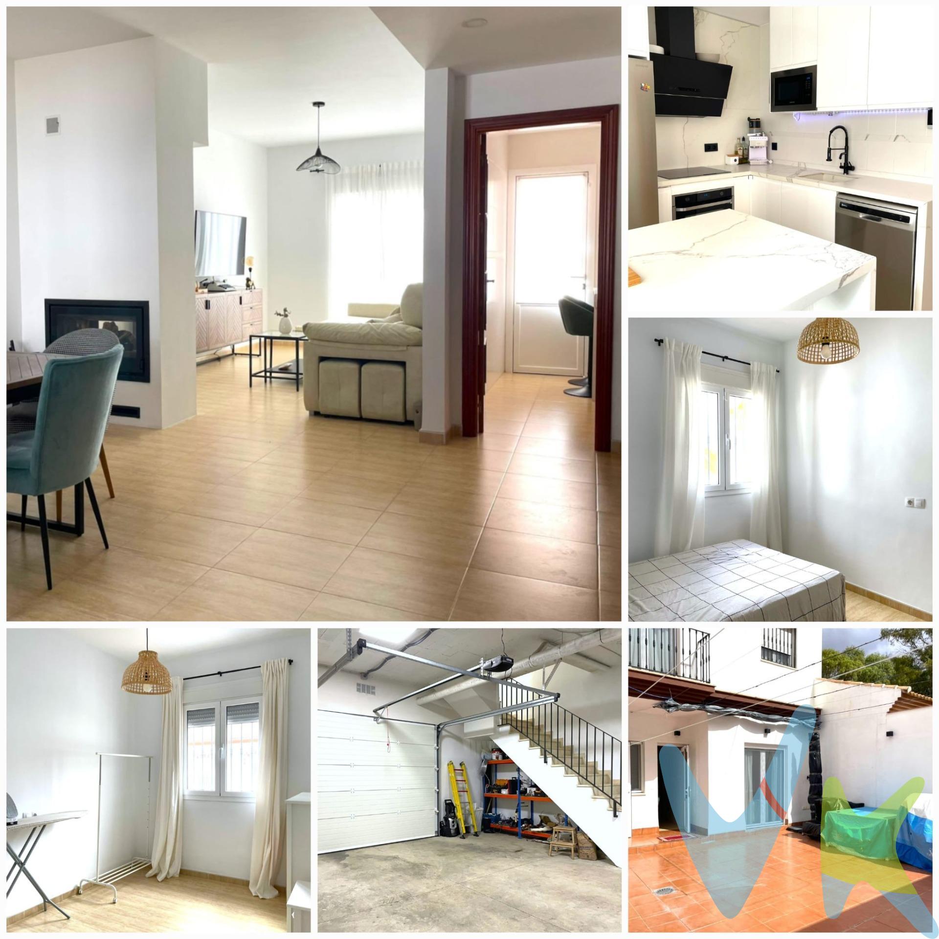 Te presentamos esta increíble casa adosada totalmente reformada, ubicada en una tranquila zona residencial de Campillos, Málaga. Ideal para quienes buscan un hogar espacioso, moderno y lleno de comodidades. La vivienda cuenta con un amplio sótano donde encontrarás espacio para estacionar dos coches, usar de trastero, y un depósito de agua de 4.000 L con descalcificadora y bomba, lo que te permitirá tener agua en la casa incluso durante épocas de sequía. Además, está equipado con un extractor de aire, asegurando la ventilación, junto con un RITI propio con cableado en todas las plantas, que garantizar la conectividad a internet en cada rincón. En la planta baja, te sorprenderá un salón amplio y luminoso que está dividido en dos zonas: una cómoda sala de estar y un elegante comedor, con acceso al patio trasero que esta equipado con aspersores para refrescar en los días de verano. Para los meses más fríos, el salón dispone de una chimenea de leña, ideal para calentar toda la casa y no usar el aire acondicionado centralizado que también está disponible en la vivienda. Desde el salón accedemos a un baño completo con plato de ducha y a una fabulosa cocina inteligente completamente equipada, controlable desde tu teléfono móvil. Desde la cocina también puedes salir al patio, donde encontrarás un pequeño lavadero y un termo eléctrico de 150 litros. En la primera planta, nos encontramos con tres amplias habitaciones, todas ellas con armarios empotrados. Una de estas habitaciones tiene una ventana a una gran terraza, perfecta para relajarse al aire libre. Las otras dos habitaciones están orientadas hacia el patio trasero, y la habitación principal cuenta con un pequeño balcón. En esta planta también encontrarás un segundo baño equipado con una bañera de hidromasaje. Subiendo a la última planta, nos espera una encantadora buhardilla que puede usarse como una cuarta habitación. Este espacio cuenta con su propio baño independiente con plato de ducha, lo que la hace perfecta para invitados o como un espacio privado. La vivienda destaca no solo por su diseño y acabados de calidad, como las puertas de madera y las ventanas de aluminio con doble climalit de 4 mm, sino también por su excelente orientación que permite disfrutar de luz natural durante todo el día. Todo el suelo de la casa está revestido de baldosas de gres, que ofrecen durabilidad y fácil mantenimiento. Esta casa se encuentra en una ubicación inmejorable, con colegios, institutos, supermercados y centros de salud a tan solo unos minutos, además de estar rodeada de maravillosas zonas rurales donde puedes disfrutar de senderismo, ciclismo y actividades al aire libre. Además, a solo 30 minutos de distancia se encuentran El Caminito del Rey y El Chorro, destinos perfectos para los amantes de la naturaleza y la pesca deportiva. Una de las grandes ventajas es su acceso a una piscina comunitaria, tanto para adultos como para niños, un espacio donde podrás disfrutar de los veranos refrescantes en familia. Además, es habitual que los vecinos se reúnan para hacer barbacoas y compartir momentos de convivencia, creando un ambiente de comunidad muy especial. Por si fuera poco, Campillos está en pleno crecimiento, ya que en los próximos dos años se completará la construcción del Puerto Seco ferroviario más grande de Andalucía, que creará 4.500 puestos de empleos, lo que convertirá a la localidad en un importante centro económico. Esta casa adosada es perfecta para quienes buscan un hogar moderno, conectado, con todo el confort necesario para vivir una vida plena. ¡No pierdas la oportunidad de conocerla! Contáctanos para más información o para agendar una visita. ¡Tu nuevo hogar te está esperando!. Disponemos del Documento Informativo Abreviado (D.I.A.) para su consulta. Los gastos de notaría, registro, honorarios al comprador e impuestos no están incluidos. . . 