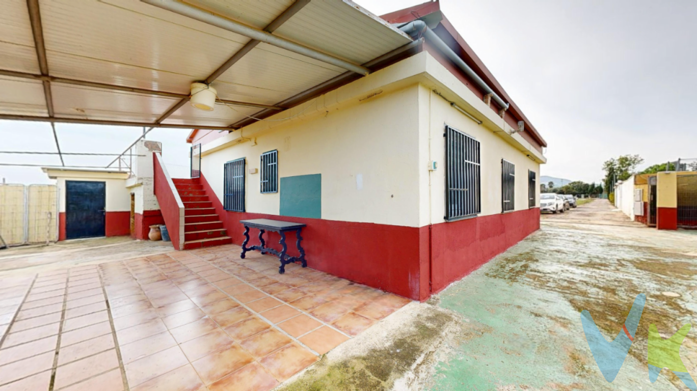 Chalet independiente con piscina, agua y luz, sobre 2796m² parcela, campo cultivo. NO FINANCIABLE    Vivienda con un gran campo de cultivo la cual NO ES FINANCIABLE, hay que comprarla al contado.   ¿Quieres vivir en una vivienda en plena naturaleza muy cerca de la población de Torrent?? esta es tu oportunidad!!  Zona con conjunto de viviendas junto a la población de Torrent, donde conviven vecinos de toda la vida con quiénes han venido atraídos por un relajante entorno lleno de espacios abiertos en plena naturaleza, viviendo con toda la calma, sin el escandalo de la ciudad, pero a la vez muy cerca de todos los servicios, zona muy demandada.   Sobre una parcela de 2796m² encontramos campo de cultivo, piscina, zona amplia de aparcamiento, barbacoa y vivienda  247m² construidos según catastro. Dispone de 5 habitaciones, un baño completo, piscina, barbacoa cerrada con cocina propia y un gran huerto con una superficie aproximada de 2.700 m².  Vuelves de viaje, de trabajar, de comprar, de hacer una gestión, de una bulliciosa jornada ... y al regresar a casa, nada más entrar en la parcela piensas.... ¡qué bien estoy en casa!!! Así te hará sentir esta vivienda, tu próximo hogar, donde te llenarás de energía y donde te podrás sorprender cada día con lo agradable que resulta disfrutar de un amanecer, desayunar entre plantas, disfrutar en época estival de un baño en la piscina o simplemente realizar una barbacoa con familiares y amigos junto al fuego. No sueñes con esto y disfrútalo, te lo mereces, aprovecha la ocasión de este fantástico precio.     Si tienes que vender antes tu vivienda, llámanos y te asesoramos cómo hacerlo para además tener los mínimos gastos posibles y todas las garantías.  Agencia Registrada con el nº00516 en el Registro Obligatorio de Agentes Inmobiliarios de la Comunidad Valenciana    Por mandato expreso del propietario, COMERCIALIZAMOS ESTE INMUEBLE EN EXCLUSIVA, lo que le garantiza el acceso a toda la información, a un servicio de calidad, un trato fácil, sencillo y sin interferencias de terceros. Por este motivo, se ruega NO MOLESTAR AL PROPIETARIO, a los ocupantes de la propiedad o a los vecinos. Muchas gracias por su comprensión.   La oferta está sujeta a cambios de precio o retirada del mercado sin previo aviso. Este anuncio en su conjunto, incluyendo textos, fotos, imágenes o cualquier otro contenido de este, no es vinculante dado que la información es ofrecida por terceros y puede contener errores. Se muestra a título informativo y no contractual.  El precio anunciado NO INCLUYE los impuestos, ni los gastos como, Notario, Registro de la Propiedad, ni los honorarios de la agencia inmobiliaria.  Esta propiedad se pone a la venta con toda la documentación comprobada y en regla, por lo que ofrecemos GARANTIAS a los compradores.   