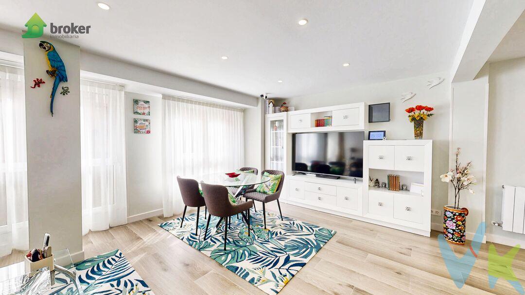 ¡¡¡ EXCLUSIVA !!!  INMOBILIARIA BROKER te ofrece esta impresionante vivienda en la mejor zona de Barakaldo, en SAN VICENTE, la calle más demandada con diferencia.
 Vivienda recién reformada, alta y muy luminosa en San Vicente – Barakaldo 
Presentamos esta exclusiva vivienda totalmente reformada, situada en una de las zonas más demandadas de Barakaldo, el barrio de San Vicente, con todos los servicios a mano y a tan solo 5 minutos andando del metro.
La vivienda destaca por su altura, que le aporta una excelente entrada de luz natural durante todo el día, y por un concepto moderno y actual, con una reforma integral cuidada al detalle y materiales de primera calidad. Con un CAMAROTE de buen tamaño.Se entrega tal y como está, completamente SEMI - AMUEBLADA, lista para entrar a vivir.
Además, ITE pasada, un valor añadido para la tranquilidad del comprador.
Calidades y equipamiento destacados
Puerta de entrada acorazada Acoranor, fabricada a medida en Bilbao, máxima seguridad y aislamiento.
Ventanas de aluminio con doble acristalamiento Climalit, oscilobatientes, que garantizan confort térmico y acústico.
Suelos porcelánicos rectificados de gran formato, sin juntas visibles, aportando continuidad visual y un acabado elegante y moderno.
Cocina de diseño italiano, muebles a medida marca Fiona, combinando estética y funcionalidad.
Electrodomésticos de gama alta, todos integrados:
Encimera de Silestone, resistente y elegante.
Instalación eléctrica, fontanería y calefacción renovadas hace solo 2 años.
Caldera de condensación de última generación Bosch / Junkers, máxima eficiencia energética.
Puertas interiores macizas lacadas en blanco, aportando luminosidad y calidad.
Baño completamente equipado.
Ducha termostática efecto lluvia Grohe, confort y diseño.
Ubicación inmejorable
Zona consolidada, rodeada de comercios, colegios, servicios, transporte público y zonas verdes. Ideal tanto como primera vivienda como para inversión de alta demanda. 
Para que lo puedas ver tranquilo y sin prisas, TENEMOS LLAVES, así que llámanos cuanto antes y concertamos una visita. No dejes pasar esta oportunidad, porque NO HAY muchas viviendas como esta.
Usamos tecnología 3D, para que puedas ver la vivienda con total realidad. Así, en la visita todo será más fácil a la hora de tomar decisiones.
Gastos de gestión del 3.500 euros (+IVA) a cargo del comprador, no incluidos en el precio.
Colegiado API 584. Trabaja con verdaderos profesionales.