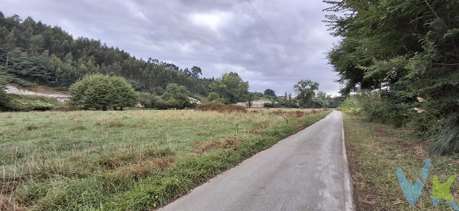 Imagina disfrutar cada día de la naturaleza y, al mismo tiempo, con la comodidad de tener todos los servicios a un paso. Esta finca rústica a la vera del río Saja-Besaya te ofrece 3.570 m² de terreno en un entorno privilegiado: junto al carril bici y a un paso de Torrelavega, con el complejo municipal Óscar Freire como vecino y la tranquilidad de una amplia zona verde perfectamente comunicada.Su ubicación en Santillana del Mar te permite disfrutar del encanto rural sin renunciar a la conexión rápida con Suances, Cartes, Los Corrales de Buelna, y otras localidades cercanas. Aquí tendrás espacio para tus proyectos, ya sea cultivar, invertir o crear tu rincón de ocio, todo en un marco natural único y con excelentes accesos.Un lugar donde la calma del río se une con la comodidad de estar cerca de todo. ¿Te imaginas dándole vida a tus ideas en este entorno?