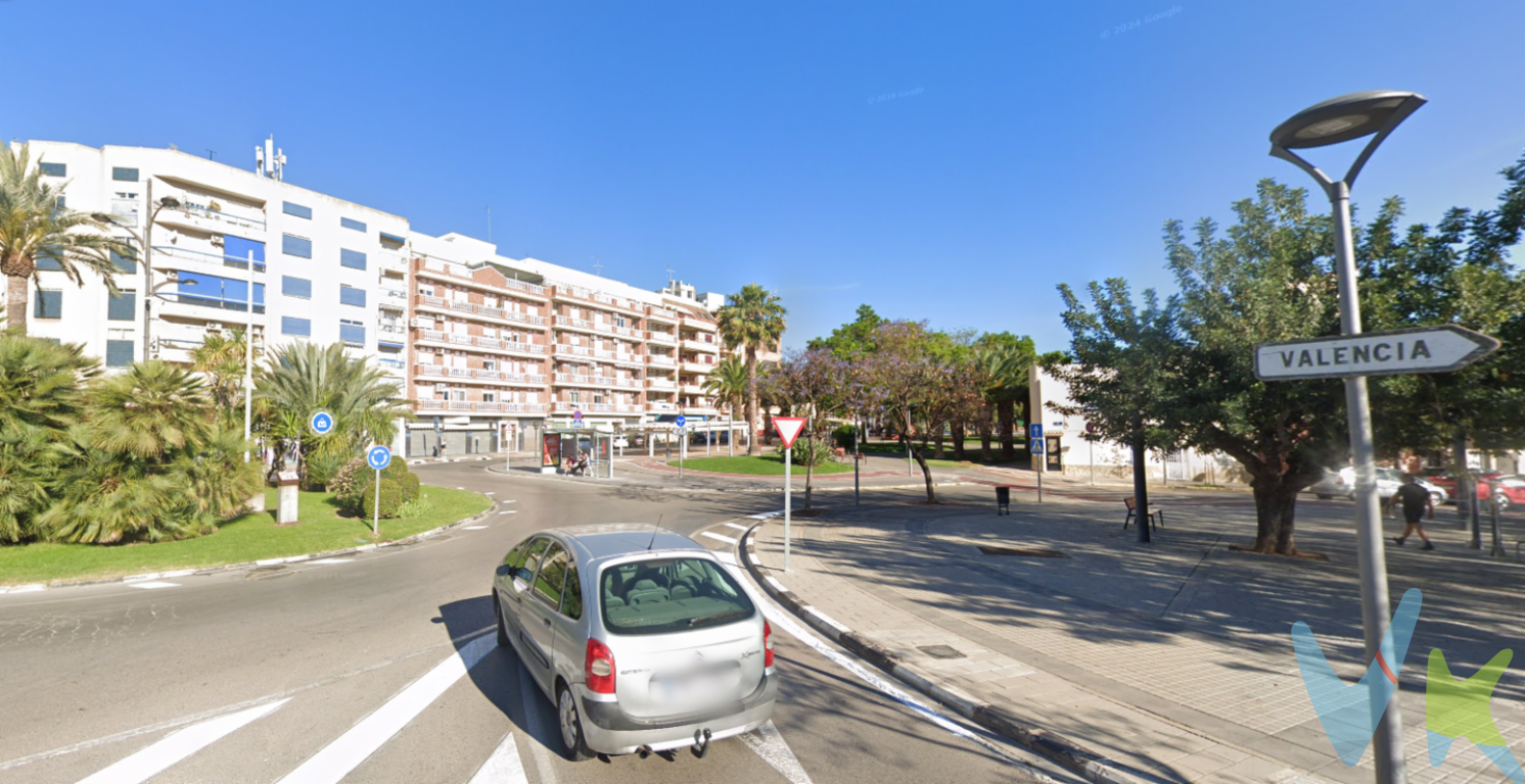 ¡Oportunidad única en Paterna!Se vende plaza de garaje de 27 metros cuadrados en la zona Alborgí, ubicada en la calle Mestre Ramon Ramia Querol. Precio: 15.500EUR.Ubicación privilegiada: En una zona tranquila y bien comunicada.No pierdas esta oportunidad de asegurar tu plaza de garaje en una de las mejores zonas de Paterna. ¡Contacta ahora para más información!La venta de esta propiedad se gestiona mediante contrato de MULTIEXCLUSIVA, donde más de 100 agencias colaboradoras tienen la ventaja de poder ofrecer a sus potenciales compradores de esta vivienda, lo que le garantiza un servicio de calidad, un trato fácil, sencillo y sin interferencias de terceros. Por este motivo, se ruega no molestar al propietario, a los ocupantes de la propiedad, a los vecinos o conserjes del edificio o urbanización si los hubiera.  