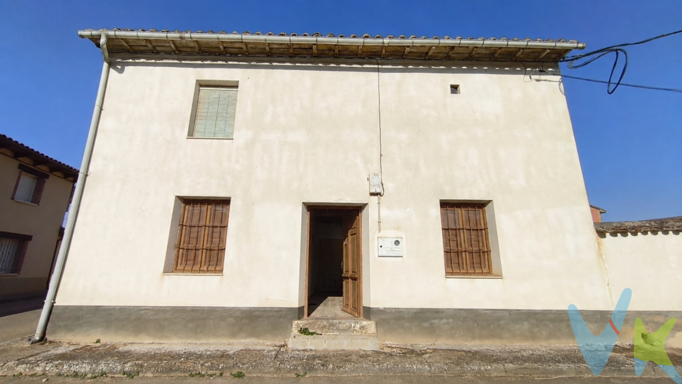 ¿Buscas una vivienda para reformar a tu gusto y crear un hogar completamente personalizado? Esta propiedad puede ser una gran oportunidad.Ponemos a la venta esta casa situada en Santa Maria del Monte Cea, ofrece la tranquilidad del entorno rural, con servicios cercanos en Cea, a unos 10 minutos, y Sahagún, a aproximadamente 20-25 minutos, donde encontrarás supermercados, comercios, bares, restaurantes y todo lo necesario para el día a día.La vivienda dispone actualmente de 3 habitaciones, además de diferentes estancias que permiten reorganizar y adaptar la distribución según las necesidades del futuro propietario.La vivienda necesita reforma, incluido el tejado, por lo que es una excelente oportunidad para diseñar una casa totalmente a medida y adaptarla a tu estilo y necesidades.Una propiedad con mucho potencial, ideal tanto como vivienda habitual, segunda residencia o proyecto de inversión para rehabilitar.Ubicada en una zona tranquilaCasa independiente3 habitacionesCocina independienteAmplio patioPara reformar y personalizar a tu gusto¡Una oportunidad para crear la casa que siempre has querido! Contacta con nosotros para más información o para concertar una visita.Gastos e impuestos no incluidos en el precio. A título orientativo, en segundas transmisiones, el comprador abonará el Impuesto sobre Transmisiones Patrimoniales (ITP). Para consultar los porcentajes del ITP puede hacerlo a través de la web oficial de servicios tributarios. La base imponible será el mayor valor entre precio de compraventa, tasación o valor de referencia catastral. Gastos de notaría y registro aranceles variables según precio, número de copias y complejidad.El comprador escoge libremente notario. El vendedor asume, por ley, los gastos que le correspondan, salvo pacto en contrario. Si se precisa hipoteca: Tasación, condiciones y costes bancarios según entidad elegida por el comprador; así como los gastos de gestoría y cualesquiera otros inherentes a la formalización de la compraventa. De acuerdo con la ley, no se incluyen en el precio otros gastos o tributos que legalmente correspondan al comprador. Honorarios de intermediación inmobiliaria a cargo del vendedor y honorarios de mediación inmobiliaria a cargo del comprador no incluidos.El consumidor tiene derecho, conforme a la normativa vigente, a disponer de información y documentación adicional relativa al inmueble y condiciones de la compraventa. La agencia actúa exclusivamente como intermediaria en la operación. Cualquier compraventa y sus condiciones quedan sujetas en todo caso a la aceptación expresa del vendedor del inmueble y a la posterior formalización del correspondiente contrato. El presente anuncio tiene carácter meramente informativo; la información suministrada se corresponde con la disponible a la fecha de publicación, pudiendo variar en función de las circunstancias o actualizaciones legales, contractuales y fiscales.