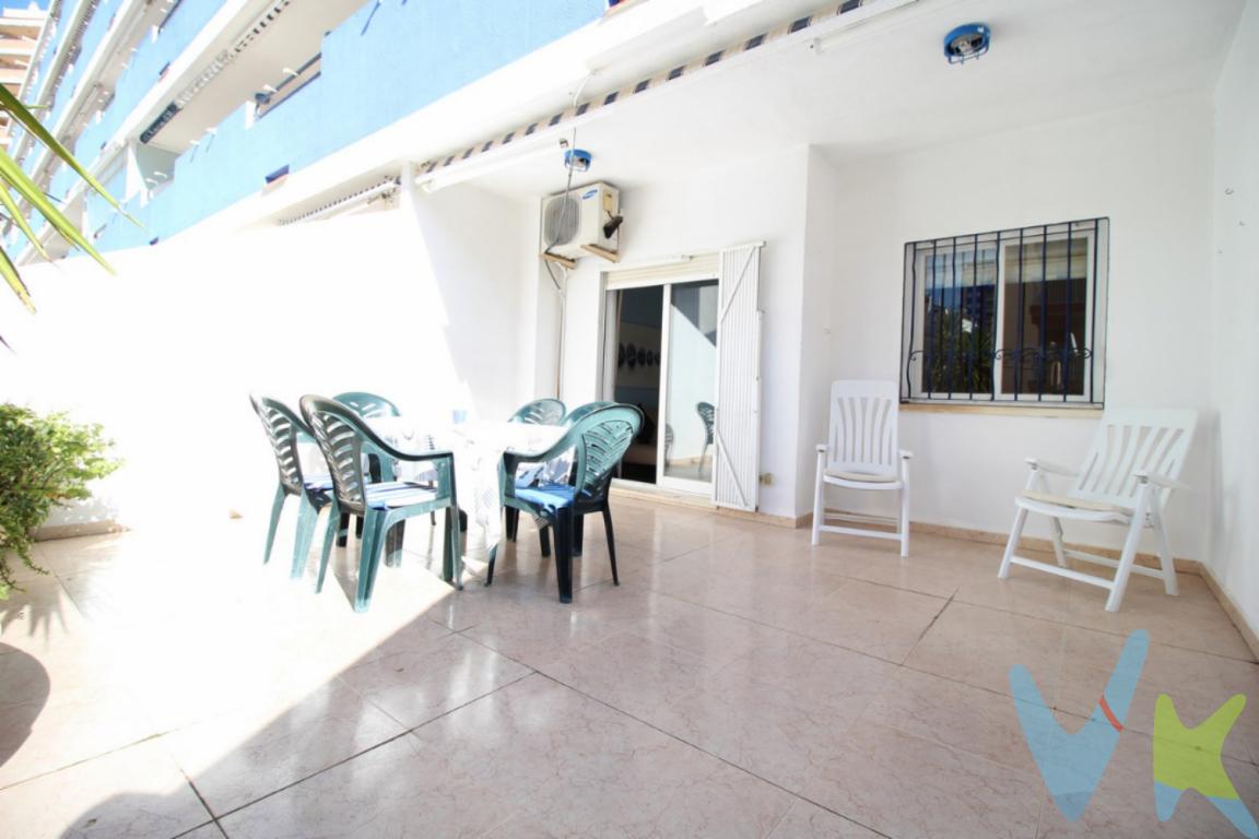 REF.1636 A TAN SOLO 150 METROS DE LA PLAYA DE LA CONCHA DISFUTARA DE ESTE APARTAMENTO Y SUS 25 m2 DE TERRAZA ORIENTADA AL OESTE, CON 2 DORMITORIOS DOBLES, COCINA EQUIPADA, SALON-COMEDOR Y BAÑO COMPLETO. EN LA PISCINA SE REFRESCARA CUANDO LLEGUE DE LA PLAYA, ADEMAS PUEDE DEJAR EL COCHE EN LA PLAZA DE GARAJE UBICADA EN EL SOTANO. AMUEBLADO, EQUIPADO Y LISTO PARA DISFRUTAR..El precio de venta NO INCLUYE Impuestos (I.V.A. o I.T.P.), gastos de Notaría, gastos de Registro de la Propiedad, gastos de tramitación de Escrituras ni gastos de financiación (si se precisa). Consulte Honorarios Profesionales de Agencia Inmobiliaria.