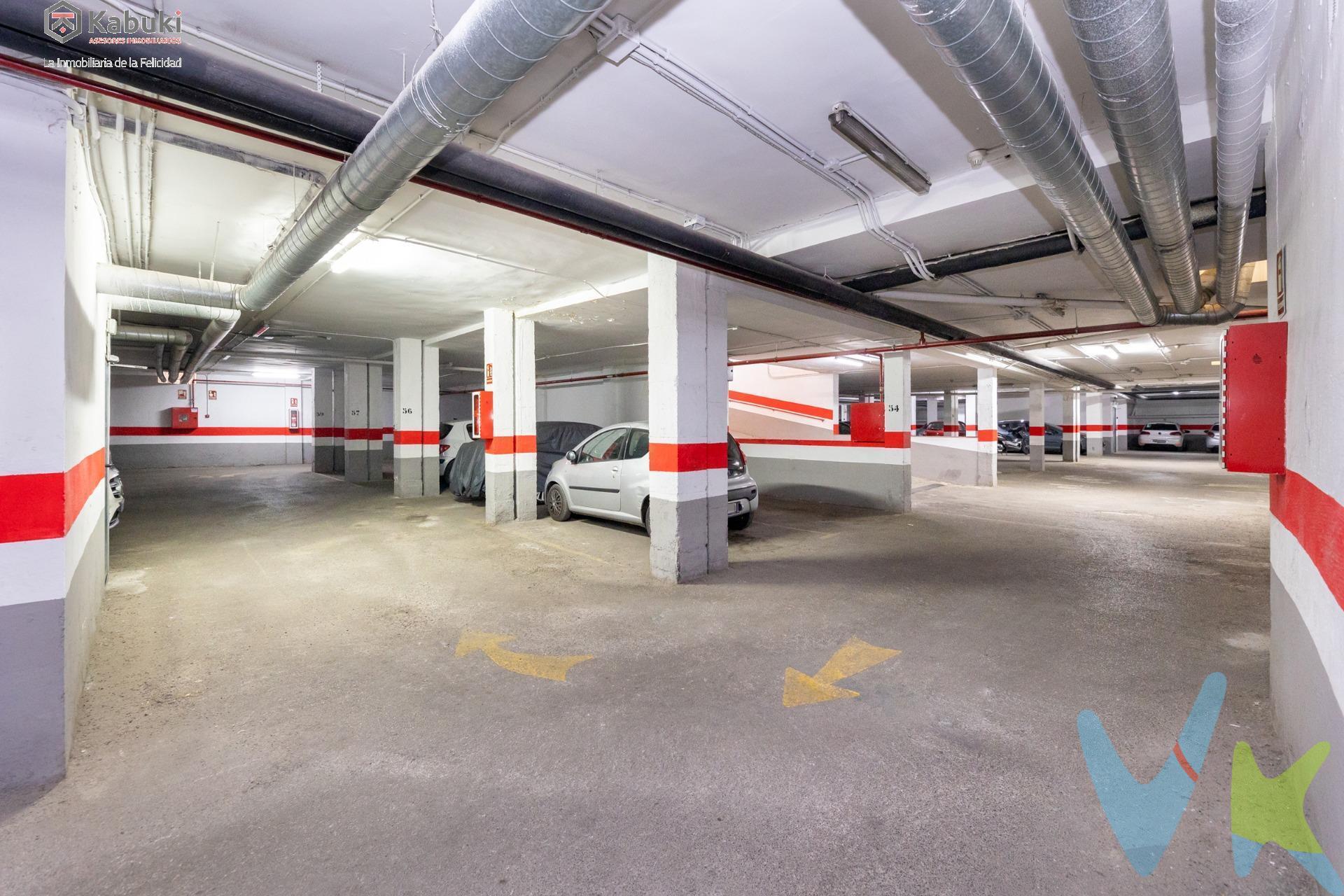 Si estás buscando una plaza de garaje para tu coche, la has encontrado. Ponemos en venta una plaza de garaje de unos 21 m2 construidos para coche, al lado de Centro Comercial Neptuno, junto a la salida de la circunvalación. . En una zona inmejorable y un precio de 27500 €. Esta inversión te ayudará a reducir ese estrés diario solucionando tus problemas de aparcamiento. ¡Ven a verla con nosotros!. *** Las superficies expresadas en esta página tienen carácter descriptivo y son aproximadas. Los precios pueden ser susceptibles de modificación sin previo aviso. *** El PVP indicado no incluye impuestos ni gastos de Escritura. Honorarios de agencia no incluidos. *** Honorarios de agencia no incluidos.