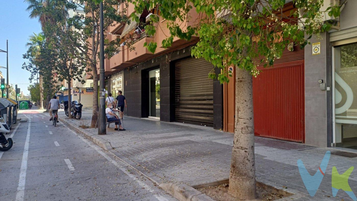 Se vende garaje en la calle Malilla 93. El año de construcción es 1978 y cuenta con 22m2 construidos, la rampa de acceso es muy cómoda ya que es recta, entras sin necesidad de maniobrar. Tiene alta de luz dada y se encuentra en buena zona. No des más vueltas y no dudes en llamarnos y pedirnos más información. La plaza son 2m x 4'30m y las medidas del vehículo aparcado en las fotos son 4m de largo y 1'75m de ancho.  . Los gastos generados de la compraventa tales como notaría, registro y honorarios no están incluidos en el precio. Los datos e información contenida en este anuncio no son vinculantes sino meramente informativos, la oferta está sujeta a cambios de precio, textos, fotos o cualquier otro contenido inesperado, la inmobiliaria se reserva el poder de modificarlo en cualquier momento.  . 