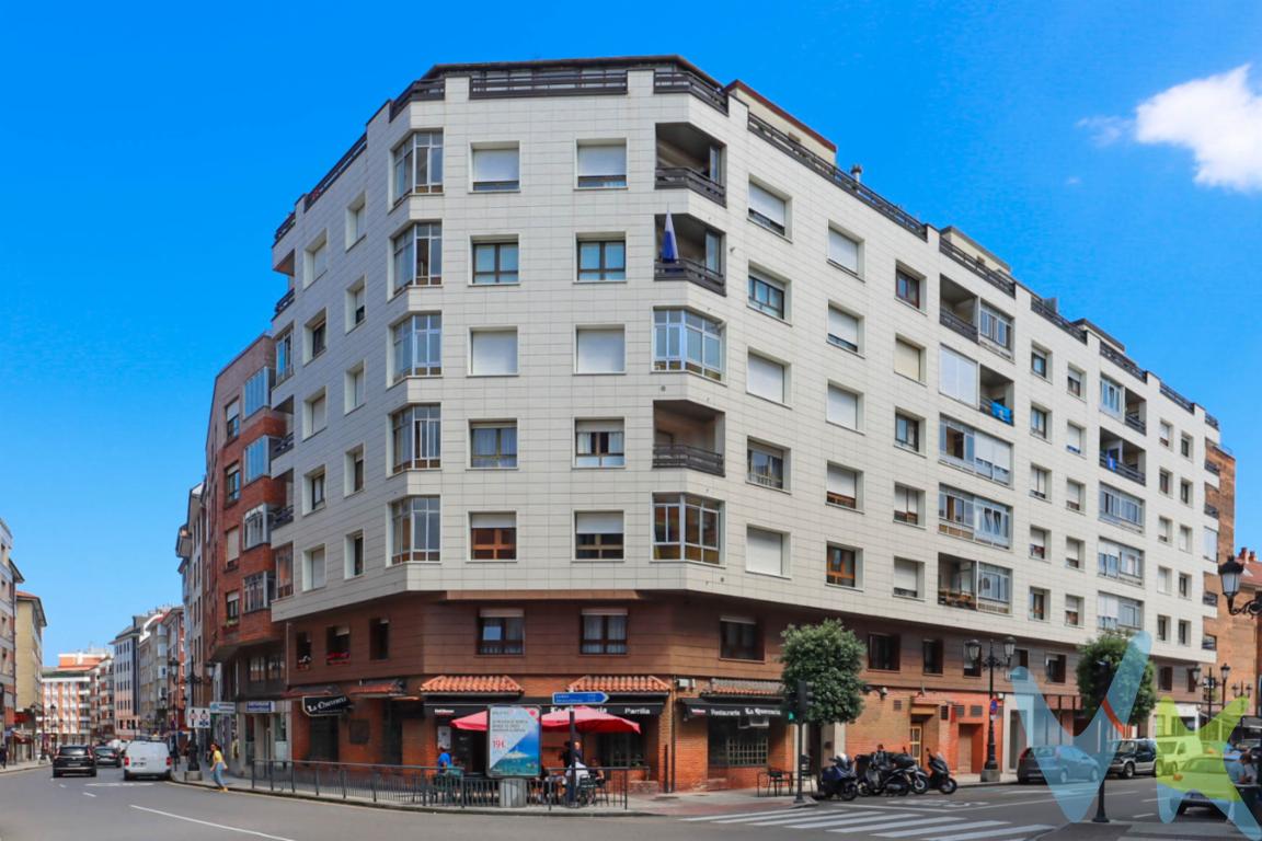 No pierdas la oportunidad de regentar tu propio negocio. Disponemos de Restaurante-Parrilla en pleno funcionamiento con alta rentabilidad y clientela fija, ubicado en zona El Cristo-Montecerrao, muy cercano al Palacio de Congresos.Características:Local acogedor y totalmente equipado con decoración rústica.Zona de BAR, Comedor principal  con capacidad para 90 comensales + salón privado con capacidad para 40 comensales.Cocina equipada, parrilla, maquinaria, cámaras y mobiliario incluidos.Pantalla gigante para eventos deportivos.Licencias en regla. Listo para empezar a trabajar desde el primer día.Alquiler del local razonable.Actividad:Negocio consolidado, muy conocido en la zona.Especializado en carnes a la piedra, cachopos, pescados y menú del día.Alto volumen de trabajo, ingresos demostrables.Ideal para hosteleros con experiencia o emprendedores que busquen rentabilidad desde el primer mes. Otros datos:Se atienden visitas y consultas con cita previa.Posibilidad de acompañamiento inicial para facilitar la transición.Traspaso por motivos personales, no económicos.Contacta sin compromiso para más información o concertar una visita.¡IDEAL PARA PROFESIONALES DE LA HOSTELERÍA QUE BUSQUEN UN NEGOCIO CON NOMBRE, RENTABILIDAD Y FUTURO!