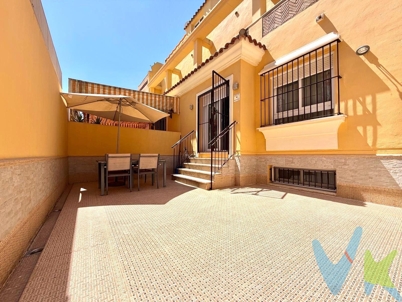 MAGNIFICA ADOSADA EN ZONA DE HIPERCOR CON SOTANO Y SOLARIUM.  .  Vivienda ubicada en una de las zonas más demandadas de la ciudad, rodeada de todo tipo de comercios, bares, supermercados, colegios. Zona muy tranquila pero con todos los servicios a su alcance. Con fácil salida hacia todas las direcciones.  .  Adosada que se distribuye en cuatro alturas.  La planta sótano reformada de unos 65 metros cuadrados construidos aproximadamente, nos encontramos un amplio espacio de ocio y sala de juego para niños, tiene un gran armario, un trastero y cocina.  En la planta baja tenemos acceso a garaje para un coche con sistema de puertas automatizadas. Salón comedor con salida a un patio de unos 28 metros cuadrados, cocina con alacena y un aseo.  En la primera planta nos encontramos tres dormitorios con armarios empotrados, dos de ellos tienen salida a dos terraza amplias. Y dos baños completos uno de ellos en el dormitorio principal.  Cuenta con azotea transitable, con solárium  y barbacoa, para disfrutar con nuestra familia y amigos de los maravillosos días soleados que nos ofrece la ciudad.  .   .  .  "De acuerdo con lo prevenido en el Decreto 218/2005, de 11 de octubre, se informa al cliente que los gastos notariales, registrales, I.T. P., honorarios de intermediación, gastos financieros, y otros gastos inherentes a la compraventa no están incluidos en el precio. "Por mandato expreso del propietario, comercializamos este inmueble en exclusiva, lo que le garantiza el acceso a toda la información, a un servicio de calidad, un trato fácil, sencillo y sin interferencias de terceros. Por este motivo, se ruega no molestar al propietario, a los ocupantes de la propiedad o a los vecinos. Muchas gracias por su comprensión. Si usted es agente inmobiliario y tiene un cliente para este inmueble, llámenos: estaremos encantados de colaborar”. • IMPUESTOS A CARGO DEL COMPRADOR: En el caso de IVA (Impuesto de Valor Añadido) al tipo vigente del 10%, de acuerdo con la Ley 37/1992, de 28 de diciembre, del impuesto sobre el Valor Añadido. En el caso de ITP (Impuestos de Transmisiones Patrimoniales) el 7% sobre el mayor de los valores entre el precio de venta o el valor de referencia catastral, pero en casos especiales se puede ver reducido al 6% o al 3,5% en función de las condiciones del comprador, en virtud de lo dispuesto en el Ley 5/2021, de 20 de octubre, de Tributos Cedidos de la Comunidad Autónoma de Andalucía. • NOTARIA y REGISTRO: Son gastos sometidos a arancel, si bien su coste estimado puede oscilar para la Notaría en un precio aproximado de unos 350 - 500 euros, y en el caso del Registro de la Propiedad de 650 - 800 euros, el importe exacto dependerá del precio final de la compraventa, número de copias de la escritura, número de páginas de la escritura, complejidad, etc., todo ello de acuerdo con lo dispuesto en el anexo I del Real Decreto 1426/1989, de 17 de noviembre, por el que se aprueba el Arancel de los Notarios, y con el Real Decreto 1427/1989, de 17 de noviembre, por el que se aprueba el Arancel de los Registradores de la Propiedad. • HONORARIOS PROFESIONALES DE LA AGENCIA INMOBILIARIA: No incluidos en el precio de compra, y su importe a cargo del comprador será de un 3% más IVA sobre el precio de venta, con un mínimo de 3.500 Euros más IVA. • EN CASO DE FINANCIACIÓN BANCARIA: El importe de los gastos de la misma deberán ser consensuados con la entidad bancaria que vaya a financiar la operación. • Se ruega contacten directamente con la agencia a fin de poder facilitarles una oferta personalizada que incluya el cálculo del precio definitivo en función de las circunstancias personales de cada comprador. Se hace constar que la agencia efectúa una labor de intermediación, y que las condiciones finales de la compraventa quedan sujetas a la aceptación expresa de la parte vendedora y a la ulterior formalización del contra