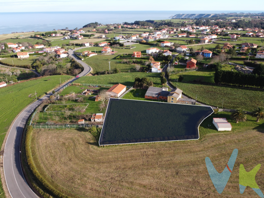 Venta de Finca Rural en Novellana, Asturias. Ubicación privilegiada cerca de la Playa del SilencioSe vende finca rural llana de 2.300 m² en el encantador paraje de Novellana, en el municipio de Cudillero, Asturias. Esta propiedad se encuentra en una zona tranquila y rodeada de naturaleza, ideal para quienes buscan un lugar exclusivo para vivir o invertir.Características:Superficie total: 2.300 m².Superficie edificable: 300 m².Terreno completamente llano, perfecto para la construcción de tu hogar o proyecto.Con acceso a infraestructuras y servicios básicos.A tan solo unos minutos de la famosa Playa del Silencio, uno de los paraísos naturales más impresionantes de la costa asturiana.Ventajas:Entorno natural y tranquilo, ideal para desconectar del ajetreo diario.Accesibilidad a servicios y comunicaciones en las cercanías.Gran oportunidad de inversión en una zona con creciente interés turístico y residencial.No pierdas la oportunidad de adquirir esta finca, que combina la paz del entorno rural con la proximidad al mar y a la belleza natural de Asturias. ¡Contáctanos para más información y agendar una visita!