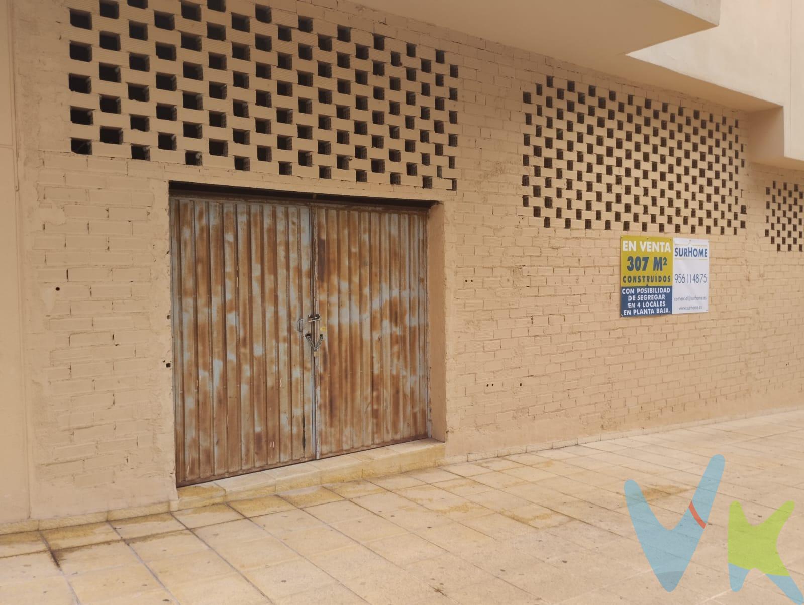 ¡Descubre este magnífico local comercial ubicado en la vibrante zona de San Bernabé, Algeciras! . Con una impresionante superficie de construcción de 246 m², este espacio te ofrece un sinfín de posibilidades para desarrollar tu negocio. Idealmente situado y con fácil acceso a las principales vías comerciales, se convierte en el lugar perfecto para emprender o expandir tus proyectos. Aunque requiere alguna intervención estética debido a su estado actual 'sin conservar', esto representa una gran oportunidad para personalizarlo según tus necesidades y estilo. Imagínate creando un ambiente único que atraiga clientela constante gracias al flujo dinámico del barrio.  Además podrás segregar estos estupendos metros hasta en cuatro magníficos locales.  ¡No pierdas la ocasión de invertir en esta propiedad versátil por tan solo 137000 euros! Ven a ver todo lo que puede ofrecerte. Ventas:. -----------------------------------------------------------. Transparencia de precio, impuestos y honorarios:. El precio publicado corresponde únicamente al precio de venta del inmueble y no incluye impuestos, gastos de compraventa ni honorarios a cargo del comprador. Impuestos: ITP o IVA+AJD (según la naturaleza de la transmisión). En Andalucía, en segundas transmisiones el ITP es 7% con carácter general, pudiendo aplicarse tipos reducidos (6% o 3,5%) si se cumplen requisitos. Base del impuesto: con carácter general, la base será la mayor entre el precio declarado y el valor de referencia (según normativa aplicable). Gastos de compraventa: notaría, registro y, en su caso, gestoría (desde 2.000€ orientativo, según operación). Honorarios comprador (no incluidos): 3% + IVA, con mín. 3.500€ + IVA si precio < 115.000€. Se informan y aceptan por escrito (hoja de encargo/servicios) antes de la visita y de cualquier gestión vinculada a la compra. Ficha informativa (Decreto 218/2005) a disposición del interesado. Fuentes oficiales: información tributaria y valor de referencia disponibles en fuentes oficiales de la Junta de Andalucía y se facilitan a quien lo solicite. Exclusiva: Por mandato expreso del propietario, este inmueble se comercializa en exclusiva a través de la inmobiliaria. Se ruega no contactar directamente con propiedad/ocupantes/vecinos. 
