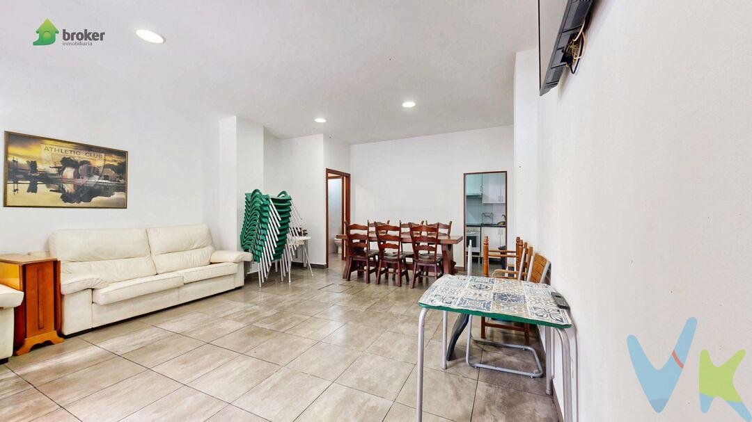 TXOKO REFORMADO EN SAN VICENTE
¡¡¡ EXCLUSIVA !!! ¿Buscas un txoko para tus celebraciones con familiares y amigos?
INMOBILIARIA BROKER te ofrece este en SAN VICENTE, una zona ideal con todos los servicios a un paso.
Se trata de un local de unos 40 metros, completamente reformado, con COCINA EQUIPADA con salida de humos y un baño, además de un gran espacio diáfano con capacidad para varios comensales. Dispone también de un altillo al que se accede desde la cocina, ideal para almacenaje.
Para tu comodidad, TENEMOS LLAVES, así que llámanos cuanto antes o pásate por nuestra oficina de Gernikako Arbola 38 y concertamos una visita.
Usamos tecnología 3D, para que puedas ver la vivienda con total realidad. Así, en la visita todo será más fácil a la hora de tomar decisiones.
Gastos de gestión del 3.000 € (+IVA) a cargo del comprador, no incluidos en el precio.
Colegiado API 584. Trabaja con verdaderos profesionales.