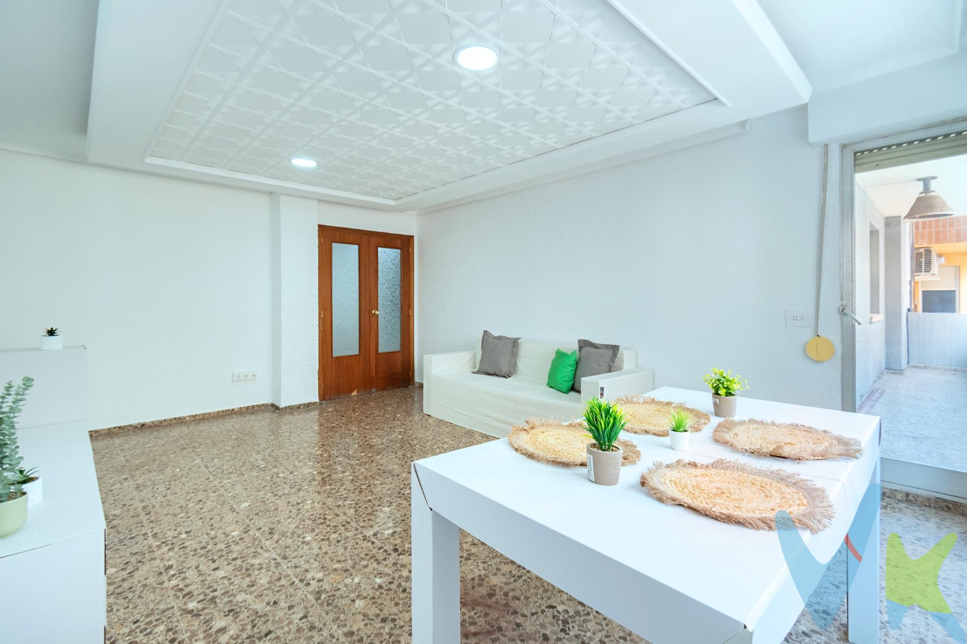 Estas pensando en hacer el hogar de tus sueños??. Os presentamos esta fantástica vivienda bien conservada, recien pintada y la cocina está recien alicatada a falta de muebles , con una ubicación inmejorable a tan solo 5 minutos andando de la Avenida Rey Don Jaime y de la Plaza María Agustina. El piso con 147 metros construidos, hacen de el, una vivienda para poder empezar a imaginar, como hacer tu nuevo hogar, con una distribución fantástica ya que se puede separar la zona de día de la de noche y hacer de ella la vivienda que siempre has soñado. Rodeado de todos los servicios que te puedas imaginar, tiendas de barrio, supermercados y centros escolares como Nuestra Señora de la Consolación. Tanto si buscas un piso que necesite una pequeña reforma o hacerlo a tu gusto lo acabas de encontrar. Pidenos una visita