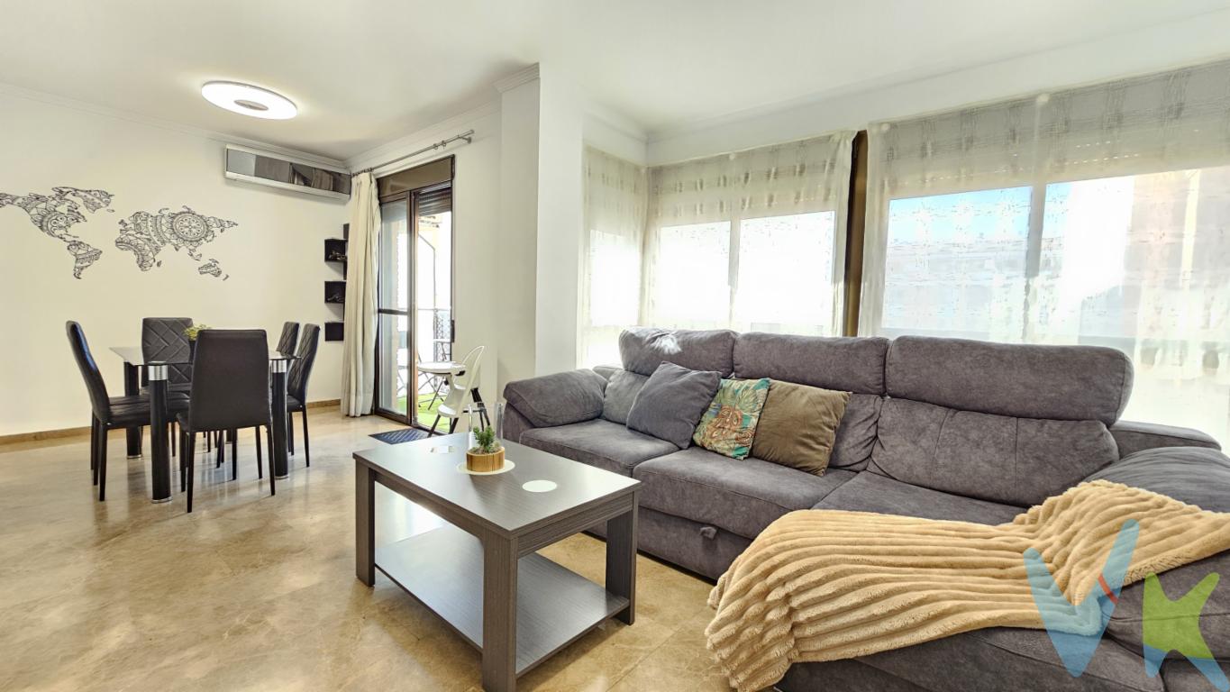  ¡Bienvenido a tu nuevo hogar en Riba-roja de Túria! En venta se encuentra un magnífico piso que ofrece el equilibrio perfecto entre comodidad y funcionalidad. Situado en la planta tercera de un edificio construido en 2002, esta vivienda de 112 metros cuadrados útiles, y 124 metros construidos, es una oportunidad inigualable para quienes buscan espacio y confort en una ubicación privilegiada.Con cuatro amplias habitaciones, este piso proporciona la flexibilidad necesaria para acomodar a toda una familia o para disponer de espacios adicionales de oficina, estudio o cualquier necesidad personal que pueda surgir. El diseño del inmueble está pensado para maximizar la luz natural, creando ambientes cálidos y agradables donde disfrutar del día a día.Un atractivo adicional de la propiedad es su balcón, ideal para relajarse después de un largo día o para empezar la mañana con una taza de café y disfrutar del aire fresco. Esta característica, junto con el trastero disponible, ofrece soluciones de almacenamiento óptimas para familias o individuos con necesidades diversas.El edificio cuenta con ascensor, simplificando el acceso a todas las plantas y lo que facilita la vida diaria de residentes de todas las edades. Además, se incluyen dos  plazas de garaje, una adición valiosa en la zona que garantiza la seguridad y comodidad de estacionar sus vehículos. El entorno del piso es otro de sus atractivos puntos. La proximidad a estaciones de metro y paradas de autobús ofrece excelentes conexiones con el resto de la ciudad, haciendo el desplazamiento diario más eficiente y cómodo. Esta ubicación estratégica permite disfrutar de la tranquilidad de una comunidad residencial sin renunciar a la cercanía a servicios urbanos imprescindibles.Riba-roja de Túria es conocida por ser una zona que equilibra la modernidad con la autenticidad de la vida local. Sus recursos y servicios comunitarios, como escuelas, tiendas y parques, están a una distancia accesible, lo que añade un valor incalculable al inmueble.El estado de conservación del piso es impecable. Los acabados actuales y los materiales empleados en su construcción garantizan una durabilidad y calidad excepcionales. Sin duda, es una oportunidad única para quienes valoran un hogar que cumple con altos estándares de calidad y confort.Invitamos a todas las personas interesadas a visitar este inmueble para descubrir por sí mismo las ventajas que ofrece. La amplitud del espacio, la luminosidad de sus habitaciones y la funcionalidad de cada detalle están diseñadas para hacer de este piso una verdadera joya residencial.Nuestra agencia está a tu disposición para agendar una visita al piso en el momento que mejor te convenga. Estamos seguros de que cuando lo conozcas en persona, entenderás por qué esta es una oferta que no puedes dejar pasar. Este es el tipo de propiedad que no permanece mucho tiempo en el mercado, ¡no pierdas esta oportunidad!No dejes escapar la posibilidad de transformar este espacioso y moderno piso en tu nuevo hogar. Esperamos tu contacto para brindarte más información y para coordinar una visita personalizada. Tu hogar ideal te está esperando en Riba-roja de Túria. 