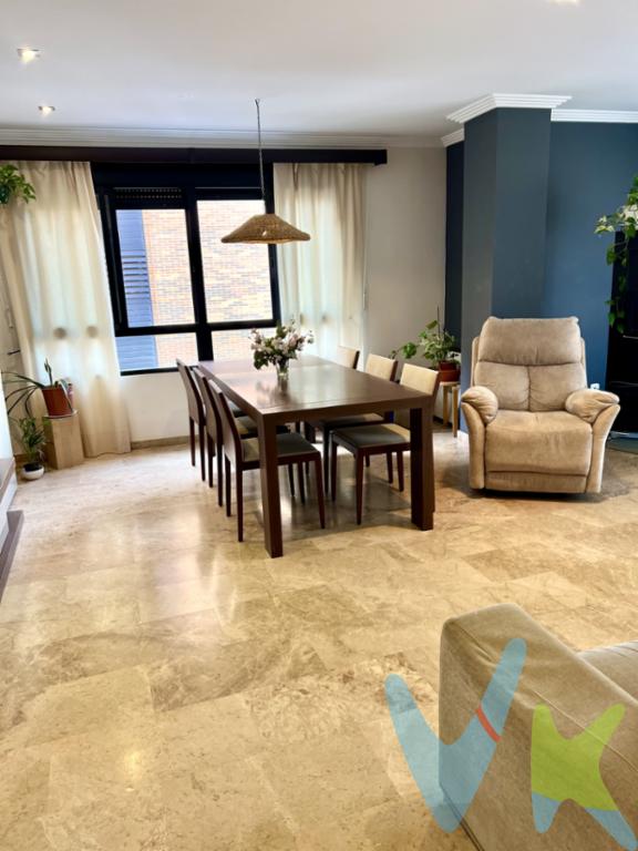 ESPACIO, LUZ y COMODIDAD para toda la familiaAmplio PISO de 146 m², es un segundo piso sin tener en cuenta el entresuelo, con ascensor. A la entrada encontramos un armario de cortesía o guardarropía, 3 habitaciones dobles, todas con armarios empotrados y una de ellas con vestidor. Una de las habitaciones es interior, tiene ventana al patio de luces del edificio.En el reportaje se observa como la HABITACIÓN PRINCIPAL se a destinado a zona de trabajo para los miembros de la familia, actualmente es una habitación polivalente, exterior y con vistas despejadas, de esta forma se puede CONCILIAR EL TRABAJO DE LOS PADRES con la crianza de los hijos.Dispone de 2 baños completos y espaciosos, una cocina con una gran despensa (que permite el almacenaje de alimentación no perecedera, botellas, etc). En la cocina hay una zona de para poder disfrutar de los desayunos, comidas y cenas sin tener que utilizar el comedor. La cocina tiene acceso directo a una zona de lavado, en la que se ubican lavadora, secadora, pila de lavado manual, tendedero y guarda todo. Esta zona tiene ventanal exterior y dota de óptima ventilación a la cocina.Salón-comedor es muy luminoso y con vistas despejadas de la ciudad.Se entrega con muebles en salón-comedor y algunos electrodomésticos, lista para entrar a vivir.Detalles que marcan la diferencia:Carpintería de roble en puertas y cocina.Suelos de terrazo, videoportero y excelente distribución. Climatización: aire acondicionado con bomba de calor y ventilador de techo.Puerta de entrada de seguridadCon PLAZA GARAJE OPCIONAL y no incluida en el precio.Parque infantil junto al edificio, para que los más pequeños disfruten sin salir de casa.Ubicación pensada para familias:Vistas despejadas, entorno tranquilo y bien comunicado.Dispone de estación de Renfe de cercanías Valencia-Gandía, autobús interurbano y autobús a playas y pueblos limítrofes, inclusive hasta Hospital de la Ribera.A un paso de supermercados, colegios, guarderías, centro de salud, mercado artesanal, bancos y tiendas locales, piscina cubierta, polideportivo, gimnasio, hostelería etc.Perfecta conexión con la ciudad Valencia que se encuentra a 25 minutos por V-30 y CV-500, a 15 minutos del Hospital de la Ribera y ciudad de Alzira, a 10 minutos de las playas de El Perelló, Las Palmeras y Mareny de Barraquetes. estación de Renfe de línea de cercanías Valencia-Gandía, autobús interurbano hacia playas y localidades cercanas.ENTRA en la vivienda con el video en 3D y 360º, te va a gustar!Para más información y/o visitas llame al teléfono 9 6 0 7 1 6 5 2 3.Por mandato expreso de los propietarios, comercializamos este inmueble en exclusiva, lo que le garantiza el trato directo y eficaz con el asesor que lleva este inmueble, sin posibles interferencias.Por eso le agradecemos de antemano que no moleste a propietarios o vecinos, ya que no le será útil y solo podría interferir en la rapidez y eficacia del servicio que prestamos.Muchas gracias por su comprensión.Este inmueble está sujeto a cambios de precio o retirada del mercado sin previo aviso.* La información de ese anuncio en su totalidad (fotos, texto o cualquier otro contenido del mismo) se muestra a título informativo y no contractual y no es vinculante, dado que la información es ofrecida por terceros y puede contener errores.* El precio no incluye lo siguiente: ITP (Impuestos de Transmisiones Patrimoniales) y otros gastos derivados de la Compraventa (Notaria, Registro y Gestoría y Honorarios de la Agencia.