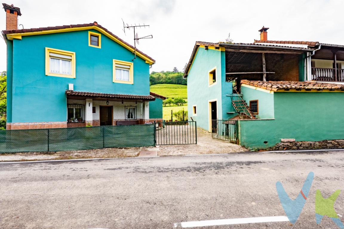 ¡Oportunidad Única en Coalla, Grado, Asturias!Os ofrecemos la venta conjunta de esta casa rural, con otra construcción auxiliar que era la antigua cuadra y pajar, así como otra construcción destinada a aparcamiento para dos coches, tambien se incluye en el precio publicitado una finca urbana edificable justo frente a la casa de 877 m2 aprox.-Esta propiedad ofrece una oportunidad única para aquellos que buscan una vida más tranquila y en contacto con la naturaleza.- La ubicación es privilegiada: Coalla es un pueblo encantador situado en el concejo de Grado y situado a menos de 8 kilometros de la capital del concejo. : La propiedad se encuentra en un entorno natural privilegiado, rodeada de montañas y valles, y con unas vistas impresionantes del paisaje asturiano.- Se trata una casa rural tradicional asturiana, cuenta con cocina, sala, tres dormitorios y baño, cuenta con calefacción de gasoil.-La propiedad cuenta con conexiones a servicios  como  son fibra, agua y electricidadEs una propiedad es ideal para familias que buscan una vida más tranquila y en estar en contacto con la naturaleza.¡No te pierdas esta oportunidad única de vivir en el corazón de Asturias!En el precio publicitado (PVP) no está incluido el Impuesto de Transmisiones Patrimoniales ni los gastos de notaria y registro