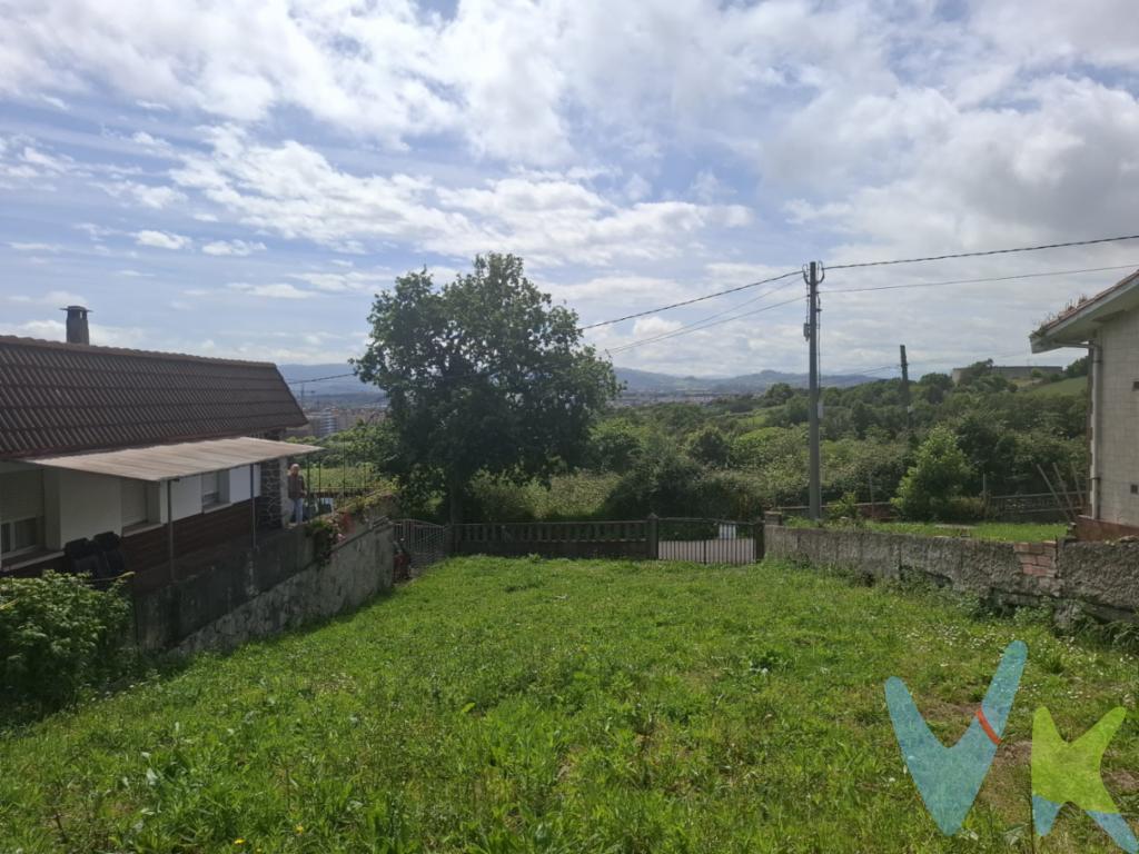 **En Venta: Finca Edificable-Gijón**Se presenta una oportunidad única para adquirir una finca edificable en Jove, Gijón.  El terreno está cerrado, proporcionando privacidad y seguridad, características muy valoradas por quienes buscan un refugio personal en medio de la naturaleza.Las vistas al mar, de la ciudad y de la montaña que ofrece esta propiedad la hacen especial.Por otro lado, la finca presenta una oportunidad de inversión excepcional para quienes deseen edificar una vivienda, o instalar una casa prefabricada. Actualmente ya  dispone de casa de aperos. La edificabilidad es de 300m2.Observaciones públicas:Según la Ley 10/2025, de 28 de diciembre, se informa que los gastos e impuestos que conlleva la adquisición no están incluidos en el precio indicado:El vendedor asume la plusvalía y el resto de gastos son del comprador.Segundas transmisiones, el comprador abona el Impuesto sobre Transmisiones Patrimoniales (ITP). Puede consultar toda la información en el siguiente enlace: https://sede.tributasenasturias.es/sites/sede/default/es_ES/Que-quieres-hacer/Transmisiones-Patrimoniales-y-AJD. La base imponible que se toma para el cálculo será el mayor valor entre precio de compraventa, tasación o valor de referencia catastral.El comprador escoge la notaría. Los gastos de Notaría están regulados en el Anexo I, del Real Decreto 1426/1989, de 17 de noviembre, por el que se aprueba el arancel Notarial y los gastos de Registro según el arancel oficial establecido en el Anexo I, del Real Decreto 1427/1989, de 17 de noviembre, los aranceles varían en función del precio, número de copias y complejidad. Los gastos de Gestoría por la tramitación administrativa de la compraventa, presentación, liquidación de impuestos y la inscripción en el Registro de la Propiedad, serán de la parte compradora, en caso de que decida encargar dichos trámites a un profesional, su importe varía en función del profesional o entidad designada para su realización. Si el comprador necesita préstamo hipotecario, la tasación, condiciones y costes bancarios según entidad elegida por el comprador; así como los gastos de gestoría y cualesquiera otros inherentes a la formalización de la compraventa serán de su cuenta, salvo pacto expreso en contrario con el vendedor..Honorarios de intermediación inmobiliaria a cargo del vendedor.Conforme a la normativa vigente, el consumidor tiene derecho a disponer de información, documentación y condiciones de la compraventa relativa al inmueble, en la sede física de Los Arcos 98, SL en Avenida de la Costa, nº 53  bajo en Gijón, o a través de nuestro correo electrónico, inmobiliaria@grupolosarcos.es. La agencia actúa exclusivamente como intermediaria en la operación, las condiciones de la compraventa están sujetas a la aceptación expresa del vendedor y a la posterior formalización del correspondiente contrato. El presente anuncio es meramente informativo y la información facilitada corresponde a la disponible en la fecha de publicación, pudiendo variar en función de circunstancias legales, contractuales o fiscales. 