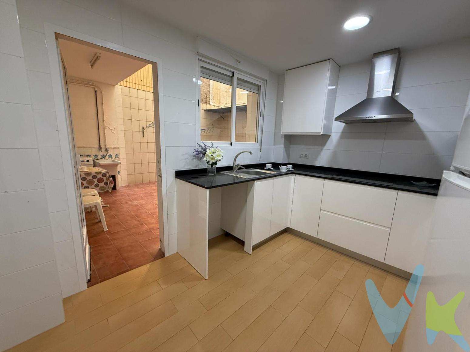 **OPORTUNIDAD ÚNICA**  En la localidad de Burriana¿Te ves despertando con la brisa del mar? Situado en la zona de la Playa de Burriana, a 50 metros de ella. Este espacioso inmueble brinda una inigualable y cómoda vida en la costa, perfecto para aquellos que valoran la proximidad al mar y la facilidad de acceso a las comodidades urbanas. Este piso, construido en 1979 se extiende a lo largo de 153 metros cuadrados construidos, de los cuales 97 metros son útiles. Su diseño inteligente ofrece una distribución óptima para enriquecer sus experiencias diarias. Las tres luminosas habitaciones proporcionan un generoso espacio para que cada miembro de la familia disponga de su propio rincón personal. Todas las estancias han sido cuidadas con esmero para asegurar el máximo confort.El edificio, además, está dotado de ascensor, añadiendo un extra de comodidad especialmente relevante en el día a día. Ya sea para subir las compras con la máxima facilidad o simplemente disfrutar de un paseo sin escaleras, este equipamiento se erige como un valioso activo para el bienestar integral. Estar en la zona de Playa de Burriana no solo ofrece el atractivo de la costa, sino también una amplia variedad de servicios y actividades recreativas disponibles al alcance de la mano. Tiendas, restaurantes, y ocio diverso enriquecen la experiencia de vivir aquí, haciendo que cada día esté lleno de nuevas posibilidades. No hay duda de que este piso es una oportunidad única que combina ubicación, amplitud y características modernas. Quienes valoren la vida cerca del mar sin renunciar a las comodidades urbanas encontrarán en esta propiedad su sueño hecho realidad. Les invitamos a conocer este magnífico piso en el corazón de una vibrante comunidad costera. Nosotros estaremos encantados de organizar una visita para usted, permitiéndole vivir en persona la experiencia enriquecedora que esta casa puede ofrecerle. No deje pasar esta oportunidad.Posibilidad de financiación hasta el 100%, pregúntanos y te haremos un estudio gratuito.      Agencia Registrada con el número 1.399 en el Registro Obligatorio de Agentes Inmobiliarios de la Comunidad Valenciana. Puede consultar en la web de la GVA.     Gastos e impuestos no incluidos en el precio. A título orientativo, en segundas transmisiones, el comprador abonará el Impuesto sobre Transmisiones Patrimoniales (ITP), cuyo tipo general en la Comunidad Valenciana es el 10% (*) sobre la base imponible, que será el mayor valor entre precio de compraventa, tasación o valor de referencia catastral. Gastos de notaría y Registro de la Propiedad: aproximado entre 1.000 y 2.000 euros (aranceles variables según precio, número de copias y complejidad). El comprador escoge libremente notario. El vendedor asume, por ley, los gastos que le correspondan, salvo pacto contrario. Si se precisa hipoteca, tasación, condiciones y costes bancarios según entidad elegida por el comprador; así como los gastos de gestoría y cualesquiera otros inherentes a la formalización de la compraventa. De acuerdo con la ley, no se incluyen en el precio otros gastos o tributos que legalmente correspondan al comprador. Los honorarios de intermediación inmobiliaria al vendedor no incluidos en el precio. Los honorarios de intermediación inmobiliaria al comprador: 2,5 % + IVA calculados sobre el precio de venta con un mínimo de 3.000 euros + IVA    (*) Consultar condiciones concretas según circunstancias personales o régimen fiscal aplicable. Puedes llamar al y te informaremos de tu caso en concreto.    El consumidor tiene derecho, conforme a la normativa vigente, a disponer de información y documentación adicional relativa al inmueble y condiciones de la compraventa, accesible en la sede física de la agencia situada en Avenida Rey Don Jaime nº74, 7ºB, Castellón de la Plana. La agencia actúa exclusivamente como intermediaria en la operación. Cualquier compraventa y sus condiciones quedan sujetas en todo caso a la aceptación expresa del vendedor del inmueble y a la posterior formalización del correspondiente contrato. El presente anuncio tiene carácter meramente informativo: la información suministrada se corresponde con la disponible a la fecha de publicación, pudiendo variar en función de las circunstancias o actualizaciones legales, contractuales y fiscales. 