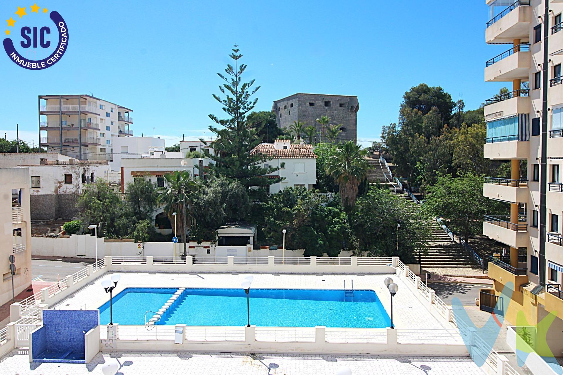 Excelente apartamento a poco minutos de la playa de La Concha en zona tranquila, ideal para relajarte y disfrutar del verano. La vivienda tiene acceso por un pasillo exclusivo lo que te permite una mayor privacidad. Una vez en ella nos encontramos con un amplio salón comedor muy luminoso, cocina independiente totalmente equipada, un baño completo, dos habitaciones dobles con armarios empotrados y lo más deseado para aquellos que buscan la vivienda de playa, una espectacular terraza, donde podrás crear diferentes ambientes y disfrutar del sol, las vistas y el aire libre. Además cuenta con  plaza de parking para estacionar tu vehículo de forma segura, trastero para poder almacenar objetos y piscina comunitaria para  refrescarte en los meses de calor.  ¡ NO LO DEJES ESCAPAR Y VEN A VISITARLO!. La Concha, con forma de bahía, te ofrece un mar en calma apto para todos los públicos. Columpios y toboganes; hamacas y sombrillas te esperan. Completamente accesible, la playa de La Concha es también el centro de las actividades lúdicas. Un bello atardecer prolongará tu estancia hasta la hora del aperitivo y un cielo plagado de estrellas espera tu paseo nocturno. Esta maravillosa playa cuenta con los distintivos de Bandera Azul, ISO14001, SICTED (Sistema Integral de Calidad Turística en Destino) y “Q” Qualitur. Los metros útiles son aproximados. Este inmueble es en exclusiva, con lo que le facilitamos cualquier información sobre la vivienda. Por este motivo, solicitamos no molesten al propietario, ocupantes de la propiedad, vecinos o conserje de la comunidad. . Muchas gracias por su comprensión. El precio indicado puede sufrir variaciones. En todos los casos los precios expuestos son más impuestos y gastos derivados de la transmisión del inmueble. 