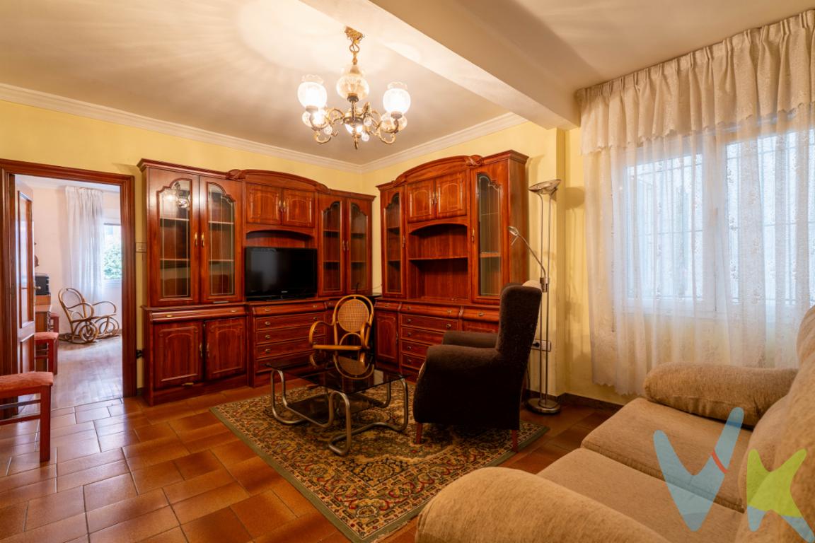 ¡Descubre tu nuevo hogar en el corazón del Llano, Gijón! Presentamos una oportunidad única de adquirir un encantador piso en venta, ideal para quienes buscan comodidad en un entorno urbano. Con sus 83 metros construidos y 66 metros útiles, este piso ofrece amplitud y una distribución perfecta para disfrutar cada momento.Cuenta con tres amplias habitaciones que permiten un sinfín de posibilidades para adaptarse a tus necesidades personales, ya sea como dormitorios, oficinas en casa o espacio adicional para invitados. La distribución del piso garantiza privacidad y confort, creando un refugio tranquilo en el bullicioso centro del Llano.La cocina, completamente equipada, es el lugar perfecto para explorar tus dotes culinarias y preparar deliciosas comidas. Además, ofrece suficiente espacio de almacenamiento para todos tus utensilios y electrodomésticos. El salón-comedor es el corazón de la vivienda y un lugar ideal para relajarse y disfrutar del tiempo en familia o con amigos.El edificio cuenta con un ascensor que garantiza un acceso cómodo y sin esfuerzo a tu nueva vivienda. La ubicación de esta propiedad es inmejorable: situado en una zona con una excelente conexión al transporte público, con paradas de autobús y la estación de tren cercana. Esto facilita el desplazamiento dentro y fuera de Gijón, haciendo tu rutina diaria más fácil y rápida. Además, en sus alrededores encontrará una oferta variada de comercios, restaurantes y servicios esenciales que enriquecen la experiencia de vivir en esta zona de la ciudad.Se encuentra a unos 15 minutos caminando de la playa y del centro, sin necesidad de usar el automovil si así lo deseas.No pierda la oportunidad de vivir en un barrio vibrante, donde todos los servicios están al alcance de la mano. Las escuelas, parques y centros recreativos cercanos hacen de esta propiedad una opción ideal para familias y aquellos que valoran el entorno urbano sin sacrificar la cercanía a la naturaleza. El Llano es conocido por su vida de barrio y su comunidad acogedora, donde sentirse parte de un entorno puede realizarse de manera natural.Esta es una propiedad que reune todo lo necesario para establecer un hogar acogedor en una de las zonas más demandadas de Gijón. Estamos seguros de que esta residencia cumplirá con sus expectativas y necesidades, brindando el espacio perfecto para nuevos comienzos. No dejes pasar esta oportunidad única y contacta con nosotros para concertar una visita. Descubre por qué este piso es la elección perfecta para convertirse en tu próximo hogar. ¡Estamos a tu disposición para cualquier consulta o información adicional que requieras!En el precio no están incluido el 8% de transmision patrimonial ni los gastos de registro y de notaría. 