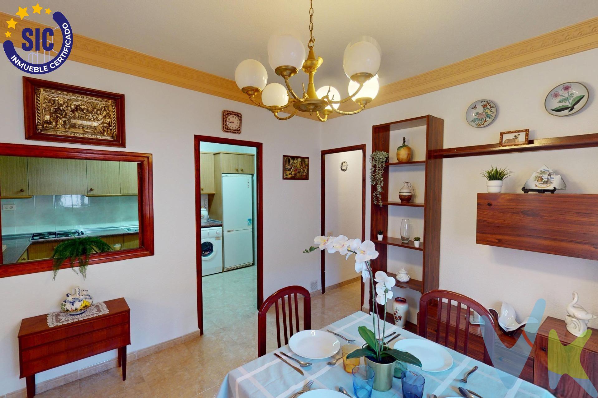 Descubre esta encantadora casa esquinera, idealmente situada en la parte alta de Alcora. Esta vivienda de una sola planta cuenta con un acogedor comedor-salón y una cocina completamente equipada que incluye despensa-almacén. La propiedad ofrece dos habitaciones dobles y una simple, todas equipadas con armarios empotrados, además de un baño completo que brinda comodidad adicional. En el exterior, disfrutarás de un impresionante patio trasero de aproximadamente 78 m2  donde podrás crear tu propio jardín y zona chill-out, también dispone  de una zona destinada al lavado y un trastero; desde aquí se accede a una gran terraza privada de76m2 perfecta para celebrar reuniones memorables rodeado del encanto rural pero sin alejarte demasiado de las comodidades urbanas. Si encuentras atractivo residir en un entorno tranquilo y natural, a tan solo unos kilómetros del bullicio de la ciudad ,no pierdas la oportunidad de tener tu propio refugio en este hogar listo para entrar a vivir . Este inmueble es en exclusiva, con lo que le facilitamos cualquier información sobre la vivienda. Por este motivo, solicitamos no molesten al propietario, ocupantes de la propiedad, vecinos o conserje de la comunidad. En todos los casos los precios expuestos son más impuestos y gastos derivados de la transmisión del inmueble. 