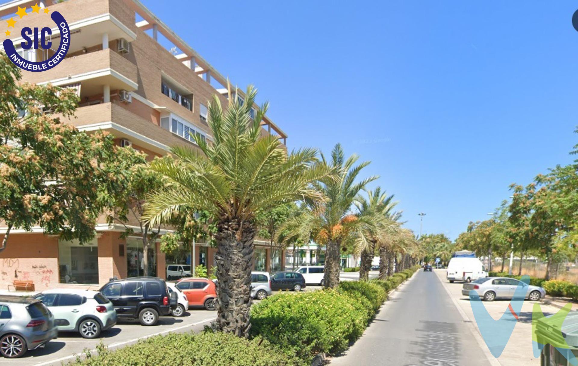 ESTUDIO EN VENTA - PUERTO SAGUNTO CENTRO. Tu primer hogar cerca de la playa. Estudio moderno en planta baja, perfecto para comenzar una nueva etapa. Ubicado en el centro de Puerto Sagunto, en edificio contemporáneo. ✓ Cocina completa para preparar tus comidas. ✓ Baño privado  . ✓ Salón luminoso para relajarte. ✓ Altillo con espacio adicional - perfecto como dormitorio o zona de estudio. ✓ A menos de 3 km de la playa. Lo que te va a encantar:. - Zona céntrica con vida y movimiento. - Transporte y servicios a pie de calle. - Espacios bien distribuidos y funcionales. - Edificio moderno y bien mantenido. - La playa a un paso en bici. *Uso actual comercial con posibilidad de cambio a residencial (trámites por cuenta del comprador). Un espacio que se adapta a tu estilo de vida, con todo lo necesario para empezar esta aventura. La descripción del presente inmueble e imágenes tienen mero carácter informativo y en ningún caso carácter contractual, pudiendo ser modificados por la inmobiliaria comercializadora sin que ello implique responsabilidad alguna frente a terceros. En el precio de venta a público, esta propiedad NO incluye los gastos de adquisición (Notario, registro, gestión, honorarios, etc…). 