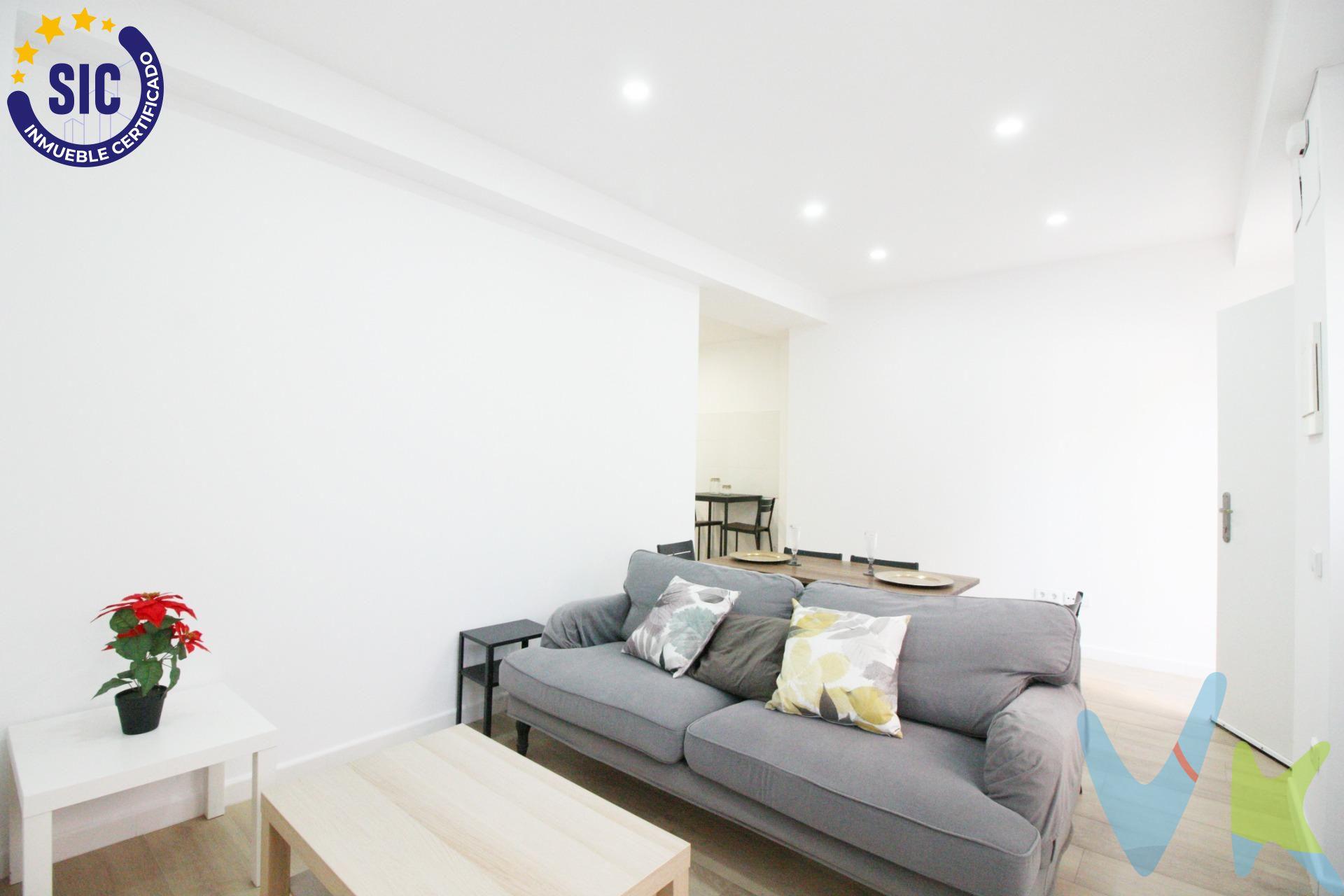 Bonita vivienda seminueva en una excelente zona de Alaquàs, rodeada de todos los servicios necesarios para el día a día: institutos, colegios, centro médico, comercios, supermercados y transporte. La vivienda destaca por su diseño moderno y funcional, ideal tanto para vivir como para invertir. Dispone de una habitación doble, un baño completo con plato de ducha y mampara, cocina office integrada y un acogedor salón-comedor que aprovecha muy bien el espacio y la luz natural. Un hogar pensado para disfrutar de la tranquilidad, la comodidad y esos pequeños momentos que hacen especial el día a día. Un espacio acogedor donde empezar una nueva etapa, crear recuerdos y sentirte en casa desde el primer instante. Una oportunidad perfecta para quienes buscan una vivienda cómoda, práctica y lista para entrar a vivir en una de las zonas más demandadas de Alaquàs. No dejes pasar esta oportunidad y ven a descubrir todo lo que esta vivienda puede ofrecerte. INFORMACIÓN LEGAL AL CONSUMIDOR:. El precio indicado no incluye impuestos ni gastos derivados de la compraventa. Gastos a cargo del comprador:. • Impuesto de Transmisiones Patrimoniales (ITP): En segundas transmisiones, el tipo general vigente en la Comunitat Valenciana es del 10% sobre la base imponible, que será el mayor valor entre el precio de compraventa, el valor declarado o el valor de referencia catastral, pudiendo aplicarse tipos reducidos según las circunstancias del comprador. • Honorarios de intermediación inmobiliaria: 4% del precio final de venta + IVA (21%), a cargo del comprador. No incluidos en el precio de venta. • Notaría y Registro de la Propiedad: Los aranceles son oficiales y variables en función del precio y características de la operación. A título orientativo, entre 600 € y 1.000 €. Los gastos se distribuirán conforme a la normativa vigente, salvo pacto en contrario. Las condiciones pueden variar en función de las circunstancias personales y del régimen fiscal aplicable. Otros gastos:. • Gastos de financiación: Tasación, comisiones y condiciones bancarias según la entidad elegida por el comprador. • Gestoría: Servicio opcional, con costes variables en función del proveedor. • Podrán existir otros gastos inherentes a la formalización de la compraventa que correspondan al comprador según normativa vigente. El vendedor asumirá los gastos que legalmente le correspondan, salvo pacto en contrario. El inmueble no se encuentra sujeto, a fecha de publicación, a limitaciones de precio derivadas de normativa de zonas de mercado residencial tensionado. Se facilitará al cliente información detallada y personalizada de todos los costes asociados a la operación, así como la documentación relativa al inmueble, disponible en la sede física de la agencia - Av. Blasco Ibáñez 5 Bajo, 46970, Alaquàs (Valencia) y/o en el medio electrónico habilitado – www.inmueblesvalencianos.net. La agencia actúa exclusivamente como intermediaria en la operación. Cualquier compraventa queda sujeta a la aceptación expresa del vendedor y a la formalización del correspondiente contrato. El presente anuncio tiene carácter meramente informativo y no contractual, pudiendo estar sujeto a errores, cambios o actualizaciones.  . La venta de esta vivienda se gestiona mediante contrato de EXCLUSIVA COMPARTIDA por lo que se trabaja con cerca de 400 Inmobiliarias. .  .  .  .  .  .  .