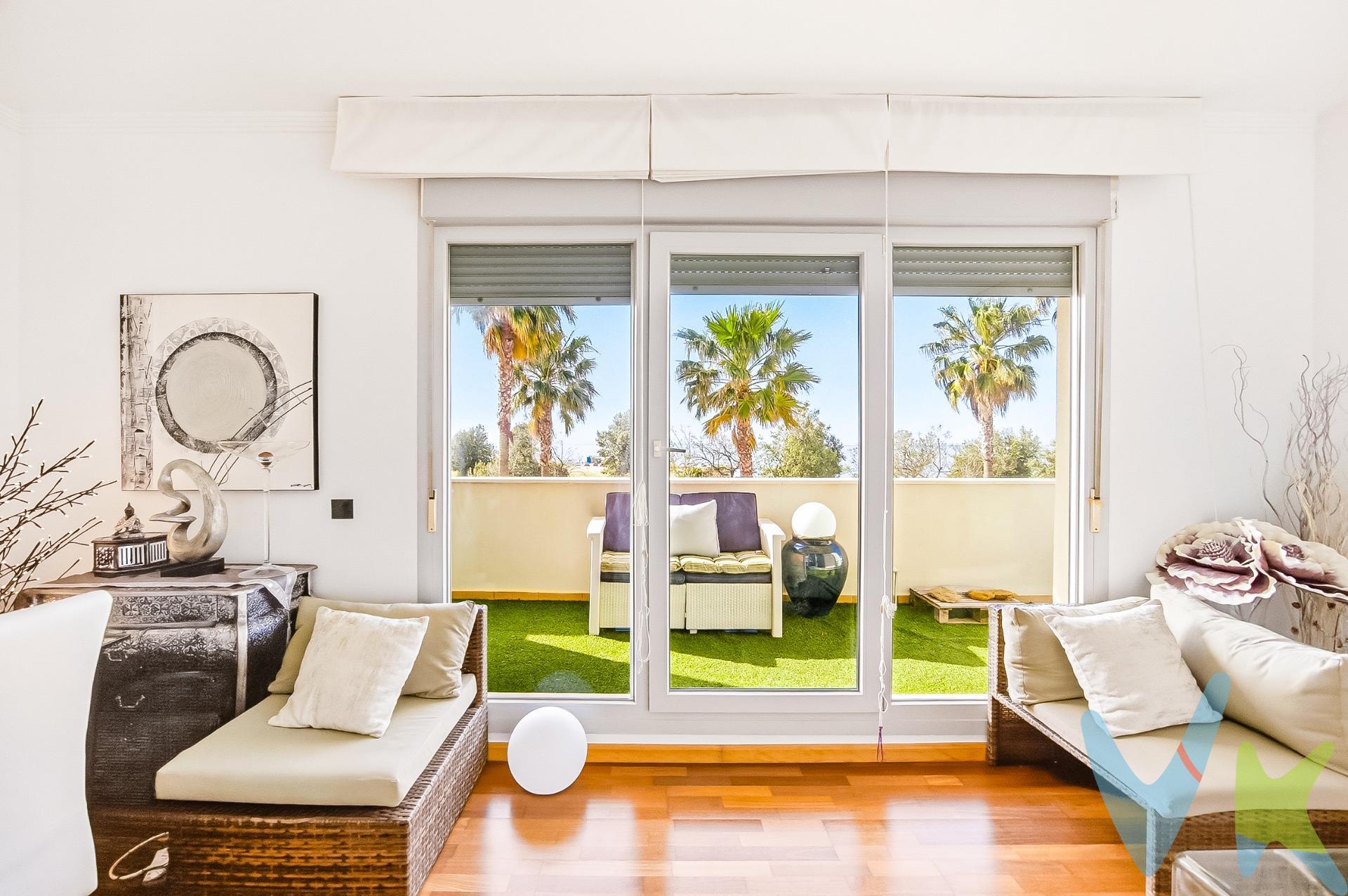 ✨ Lujo, luz y el mar a solo 300 metros: Tu oasis listo para estrenar en Las Torres . ¿Te imaginas despertar cada mañana con el aroma del mar, desayunar mirando al horizonte y disfrutar de un estilo de vida donde el confort y el bienestar son los verdaderos protagonistas? Te presentamos este espectacular piso en la exclusiva zona de Las Torres, una vivienda impecable, con excelentes calidades y acabados de primer nivel, lista para que entres a vivir y empieces a disfrutarla desde el primer día. Con una ubicación privilegiada a tan solo 300 metros de la playa, esta propiedad es el refugio perfecto tanto para tus vacaciones como para establecer el hogar definitivo de tu familia. ☀️ Una espectacular terraza de 35 m² con vistas al mar. El verdadero corazón de esta vivienda es su impresionante terraza privada de 35 m². Gracias a su orientación sur, está inundada de sol durante todo el día. Es el espacio idílico para diseñar tu propio salón de exterior, relajarte bajo el sol, organizar cenas inolvidables con amigos o simplemente dejarte deleitar a diario con sus maravillosas vistas al mar. ¡Un auténtico lujo privado!. 🏠 Interiores amplios, luminosos y con distribución premium. Cada uno de sus 96,50 m² construidos (82 m² útiles) ha sido meticulosamente diseñado para maximizar el espacio, la privacidad y la luz natural:. 🛋️ Salón espacioso (21 m²): Un espacio colosal, alegre y resplandeciente, perfecto para compartir momentos inolvidables en familia. 🍳 Cocina independiente (12 m²): Totalmente equipada con electrodomésticos y un diseño cómodo que enamorará a los amantes de la gastronomía. 🛏️ 3 Dormitorios amplios: Destacando de forma majestuosa el dormitorio principal tipo suite, que cuenta con su propio baño privado y un vestidor de ensueño. ¡Un auténtico santuario de descanso personal!. 🚿 Dos baños completos: Con distribuciones funcionales y materiales modernos pensados para el bienestar diario. 💦 Club social privado: Deporte, piscina y diversión familiar. Vivir aquí es acceder a un estilo de vida saludable y activo sin salir de tu propia urbanización. Las amplias y cuidadas zonas comunes ofrecen servicios excepcionales para todas las edades:. 🏊‍♂️ Piscina comunitaria: Ideal para refrescarte y nadar en los días más cálidos. 🎈 Zonas infantiles y de juegos: Un entorno seguro y divertido diseñado especialmente para la felicidad de los más pequeños de la casa. 🎾 Espacios deportivos: Perfectos para mantenerte en forma y disfrutar de tus actividades favoritas al aire libre. Ubicación estratégica y conectada: Además de estar al lado de la playa🌊, la vivienda está rodeada de frondosos árboles que aportan una frescura natural única, con fácil acceso al transporte público y hospitales cercanos. Tranquilidad total con todo a mano. No dejes pasar esta oportunidad única donde no solo se trata de comprar un inmueble, sino de adquirir una calidad de vida inigualable junto al mar. Las propiedades con estas calidades y esta terraza vuelven a salir al mercado muy pocas veces. Comercializamos este inmueble en exclusiva para garantizarte toda la información necesaria junto a un servicio excepcional. En cumplimiento del Decreto Junta Andalucía 218/2005 del 11 Octubre, informamos al cliente que los gastos notariales e impuestos no están incluidos en el precio € . Si tienes dudas acerca dela compraventa , llámanos ; estaremos encantados de asesorarle !. Igualmente disponemos de un Seguro de Caución para garantizar las cantidades entregadas a nuestra Agencia en concepto de Reserva y/o Arras. Impuestos y gastos de la compraventa:. El comprador puede consultar de forma oficial los impuestos aplicables (ITP, AJD, etc.) en la web de la Junta de Andalucía:. https://www.juntadeandalucia.es/organismos/economiahaciendayfondoseuropeos/areas/tributos-juego/tributos/paginas/impuestos-cedidos-transmisiones.html. Si tiene cualquier duda sobre los gastos de la compraventa, llámenos y estaremos encantados de asesorarle de forma clara y personalizada.