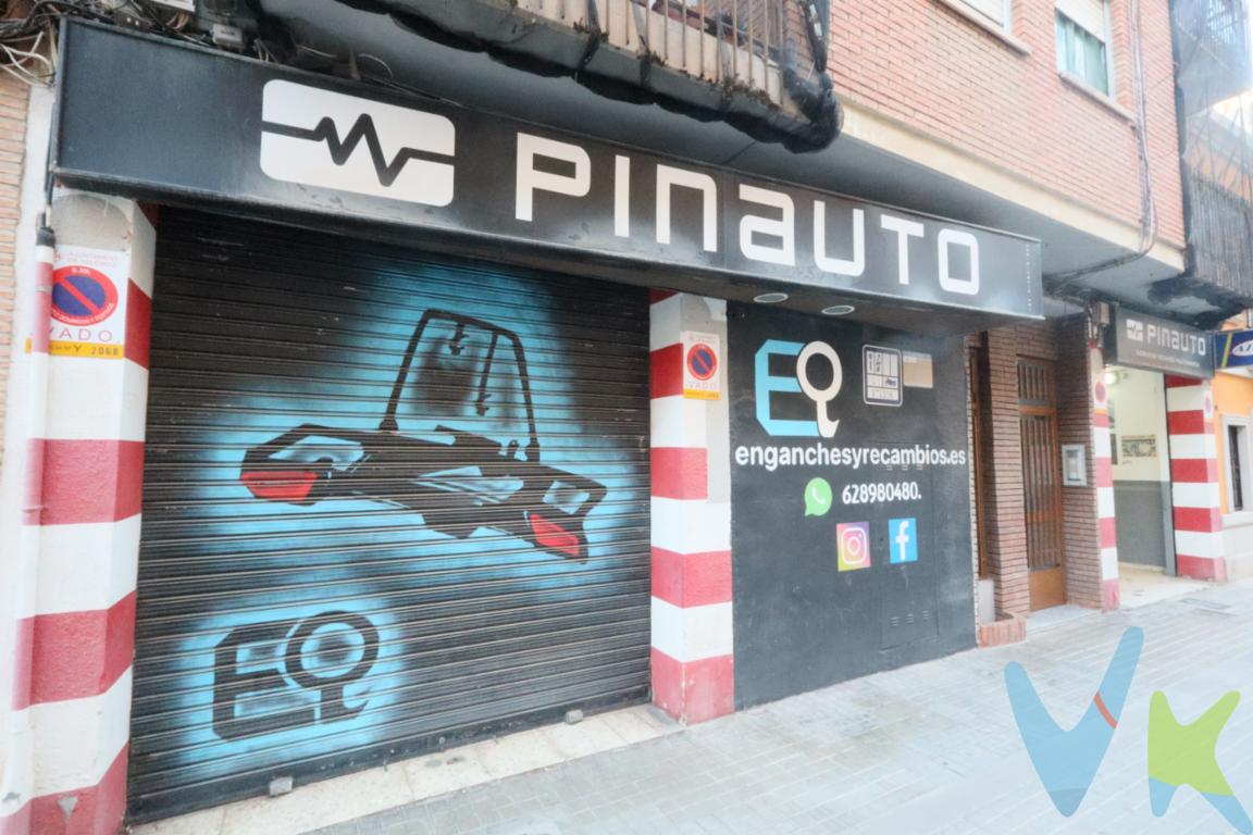 GRAN OPORTUNIDAD DE INVERSIÓN EN EL BARRIO DE BENIMACLET (VALENCIA): LOCAL CON POSIBILIDAD DE TRANSFORMAR EN 2 ESTUDIOS CON TERRAZA.Se vende local comercial en planta baja de 183 m² construidos, ubicado en el corazón de Benimaclet, uno de los barrios con mayor proyección y demanda residencial de Valencia. Su localización es estratégica: a un paso de las universidades, rodeado de todos los servicios y con una excelente conexión por transporte público (metro, tranvía y varias líneas de autobús), lo que garantiza una alta demanda tanto para vivir como para alquilar durante todo el año.Tras las averiguaciones técnicas oportunas, el local permite la creación de 2 estudios con terraza, cumpliendo con la normativa vigente una vez se realice la segregación y el cambio de uso a vivienda. Esto lo convierte en una magnífica oportunidad para inversores que deseen desarrollar un proyecto residencial altamente atractivo por ubicación, tipología y necesidad del mercado. Se adjunta el plano actual del local y los planos del proyecto propuesto para los dos estudios, facilitando al inversor una visión clara del potencial del inmueble.Si buscas una inversión segura y con recorrido en una de las zonas más consolidadas de Valencia, esta es tu oportunidad!!Por mandato expreso del propietario, comercializamos este inmueble en exclusiva, lo que garantiza el mejor trato y fiabilidad de la negociación. Por este motivo, se ruega no molestar a los propietarios ni ocupantes de la propiedad. Si usted es agente inmobiliario y tiene un cliente para este inmueble, llámenos, estaremos encantados de colaborar con usted. La descripción del presente inmueble e imágenes tienen mero carácter informativo y en ningún caso carácter contractual, pudiendo ser modificados por la inmobiliaria sin que ello implique responsabilidad alguna frente a terceros. En el precio de compra no están incluidos los gastos de la misma, como son: ITP, Notaría, registro, gestoría y honorarios de la inmobiliaria. Agencia Registrada con el Nº 90 en el Registro Obligatorio de Agentes Inmobiliarios de la Comunitat Valenciana. Puede consultar en la web de la GVA.