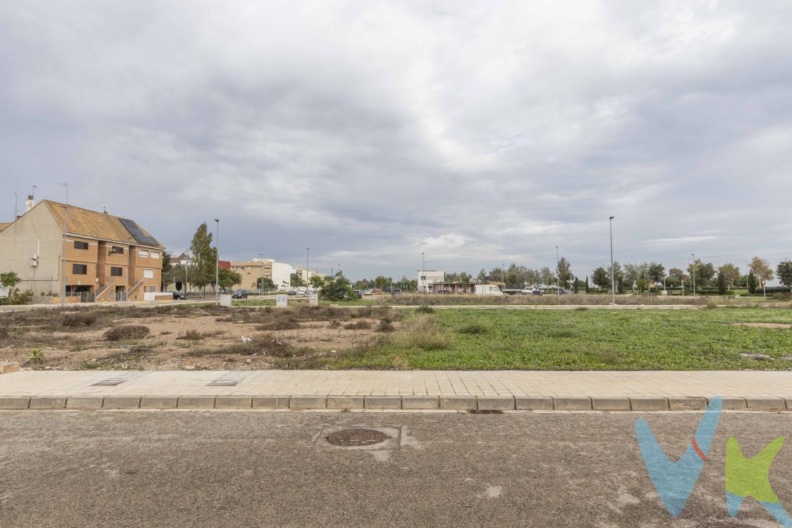 Si estás buscando una parcela en Albalat dels Sorells, estás de enhorabuena! Puede que está parcelas te interese...! Se trata de una parcela de 154 m2, con 11 m de fachada y 14 m de profundidad, mirando al Sur . . Están ubicadas en el Sector La Macaria, una de las zona nuevas de Albalat dels Sorells, una bonita zona, bien comunicada, y situada en una zona residencial de reciente construcción.. . Si necesitas información, no lo dudes !! Llámanos y te infórmaremos !!El precio no incluye lo siguiente: Honorarios de la agencia inmobiliaria, impuestos (IVA, ITP) y otros gastos de la Compraventa (notaria, gestoría y registro).