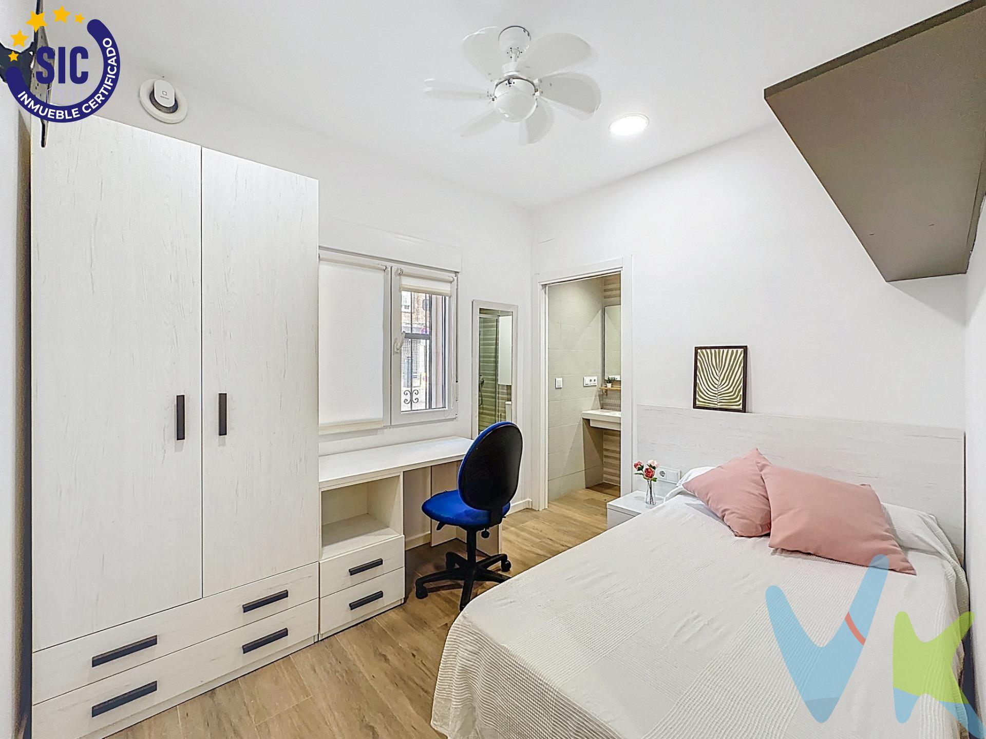 Piso en venta ALQUILADO como alquiler temporal para estudiantes (11 meses)– C/ Cardenal Benlloch 80. Atención inversores! Oportunidad con ingresos asegurados desde el primer día, en plena zona universitaria. Se vende bajo recién reformado, con una distribución práctica y funcional que aprovecha al máximo cada metro. La vivienda cuenta con 76 m² y dispone de:. 3 habitaciones amplias, amuebladas con cama, mesa de noche, escritorio y armario. 2 baños completos. Salón-comedor con aire acondicionado, integrado a una cocina totalmente equipada. Reforma reciente con acabados modernos, lo que permite entrar a vivir o seguir alquilando sin necesidad de realizar obras. Actualmente el piso se encuentra alquilado, lo que lo convierte en una excelente oportunidad de inversión con rentabilidad inmediata y gran potencial por la alta demanda en la zona universitaria. Fantástica ubicación, rodeada de todo lo necesario para el día a día: transporte público, comercios, supermercados y a pocos minutos de la universidad. Este piso reúne ubicación, rentabilidad y comodidad. ¡No dejes pasar la oportunidad de hacerlo tuyo!. Contacta con nosotros hoy mismo y te daremos toda la información que necesitas!. VENTA:. PVP 279.000€.  Gastos e impuestos no incluidos en el precio. La compra conlleva impuestos y gastos de formalización para el comprador. A título orientativo se informa que en segundas transmisiones el  ITP  con carácter general en  Valencia  es del  10%, pudiendo existir otros tipos impositivos atendiendo a  las circunstancias  personales del comprador u otras circunstancias previstas legalmente. Base imponible del impuesto el mayor valor entre el precio de compraventa, la tasación o el valor de referencia catastral. En cuanto a los gastos de  notaría y registro, en su caso,  suelen oscilar aprox; entre 1,5% y 2,5% (aranceles variables según precio, n.º de copias y complejidad). El comprador elige notario. Si el comprador precisase de  hipoteca: tasación, condiciones y costes bancarios serán según entidad elegida por el comprador, así como los gastos de gestoría, y cualesquiera otros gastos inherentes a la formalización de la compraventa que legalmente correspondan a la parte compradora, salvo pacto expreso en contrario con el vendedor. El consumidor tiene,  conforme a la normativa vigente, a su disposición información y documentación adicional relativa al inmueble y condiciones de la compraventa, que podrá ser consultada en C/Joaquín Costa 4, bajo 46005 Valencia o urbe2@remax.es. Honorarios de mediación inmobiliaria a cargo del  COMPRADOR: (3% del precio final de venta más IVA (21%), salvo otro pacto.); y  de VENDEDOR (según acuerdo con el mismo). . Se informa al consumidor que la agencia actúa como intermediaria inmobiliaria en la operación, estando cualquier eventual compraventa y sus condiciones sujeta a la aceptación expresa del propietario-vendedor y a la posterior formalización del correspondiente contrato.