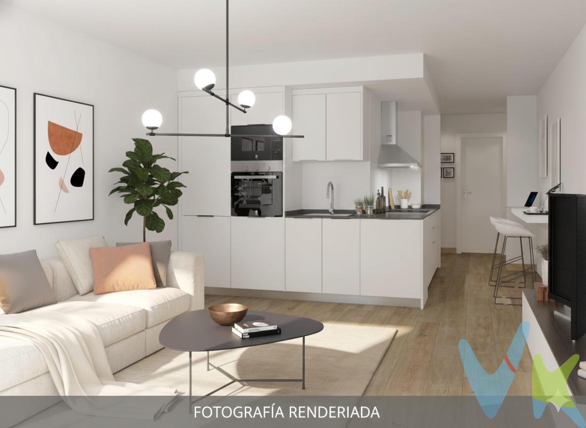 . En Moncofar Playa, en una de las zonas residenciales más tranquilas y agradables de la costa, te espera este increíble adosado de 144 m², distribuidos en tres plantas que no solo destaca por su arquitectura moderna y limpia, sino que también te ofrece la posibilidad de terminar la obra fina a tu gusto. Elige materiales, colores, texturas… y crea un hogar que no solo esté nuevo, sino que sea tuyo de verdad. Un lienzo en blanco, en la playa. Luz, amplitud y orientación perfecta. Con su orientación este, la vivienda recibe la mejor luz de la mañana: natural, cálida y energizante. La que invita a desayunar en la terraza mientras escuchas las olas a unos pocos pasos. Sí, estás a muy pocos metros de la playa. 3 habitaciones amplias, perfectas para familia, teletrabajo o invitados. Armarios empotrados en todas las habitaciones. Terraza privada. Plaza de garaje incluida. La vivienda está ubicada en una zona residencial muy tranquila, ideal para quienes desean calidad de vida sin renunciar a nada: playa, servicios, paseo marítimo, restaurantes, desconexión y seguridad. Hay muchas casas…. Y luego están las que te invitan a empezar un nuevo capítulo. ¿Listo para entrar en la tuya? 
