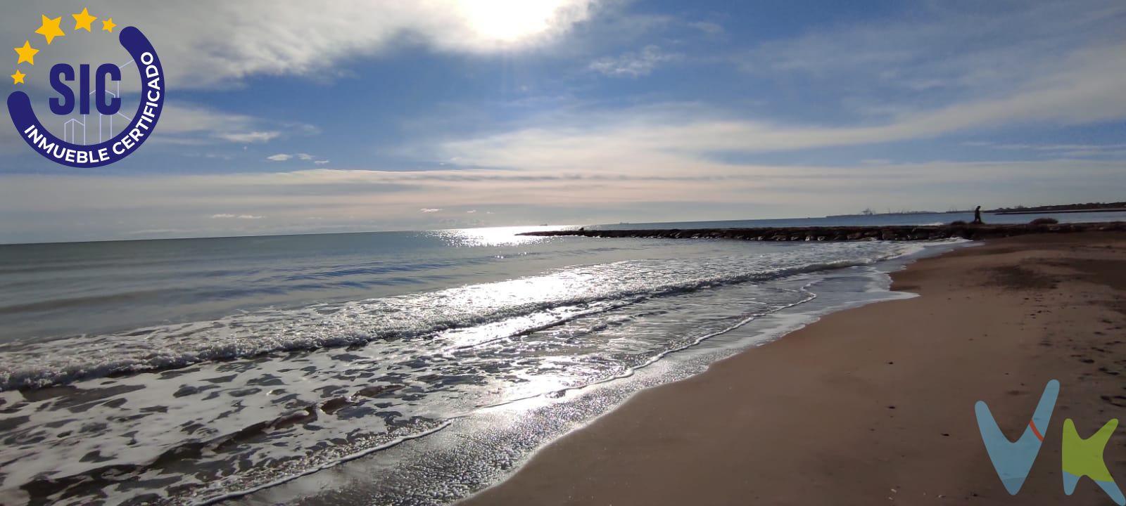 Se vende terreno urbano de 828 metros cuadrados, situado a unos pasos de la playa  del Serradal en Castellón. Esta parcela se encuentra cerca del mar y ofrece la posibilidad única de construir hasta dos viviendas pareadas o una gran vivienda con amplio espacio exterior. Con un entorno tranquilo y vistas privilegiadas, este terreno es ideal para aquellos que buscan disfrutar del estilo de vida costero sin renunciar a las comodidades urbanas. Además, su ubicación estratégica garantiza el acceso rápido a servicios básicos como supermercados, colegios y centros comerciales. No pierda esta oportunidad única e invierta en su futuro con este increíble terreno frente al mar. Apuesta por Castellón y su zona costera te dará impresionantes puestas de sol sobre el mar Mediterráneo, ofrece una atmósfera serena y relajante que cautiva a quienes lo visitan. Este inmueble es en exclusiva, con lo que le facilitamos cualquier información sobre la vivienda. Por este motivo, solicitamos no molesten al propietario, ocupantes de la propiedad, vecinos o conserje de la comunidad. En todos los casos los precios expuestos son más impuestos y gastos derivados de la transmisión del inmueble. 