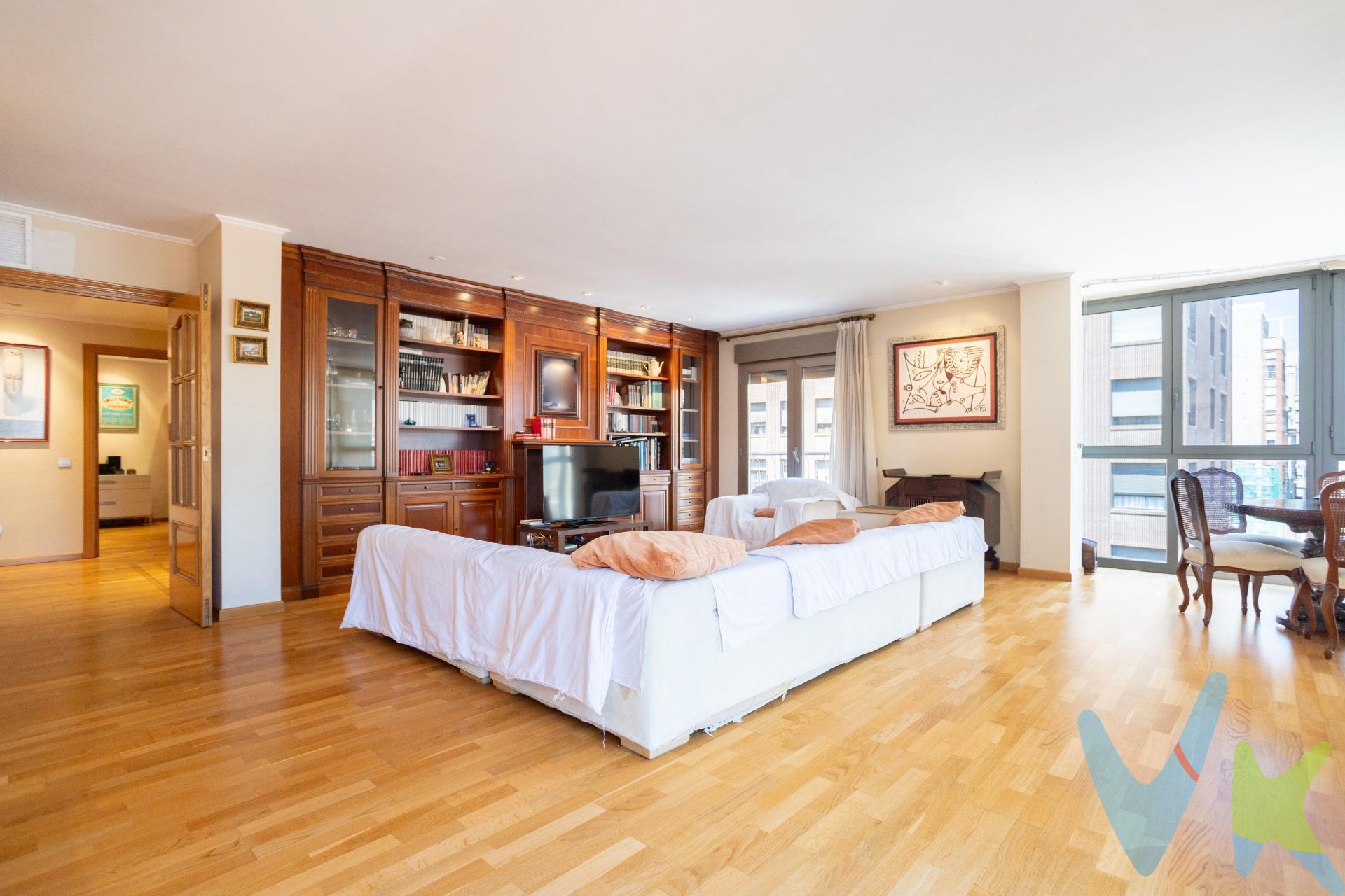 Exclusiva vivienda en pleno corazón de Castellón – Plaza Clavé, esquina Calle Enmedio. Presentamos una propiedad única, ideal para quienes buscan DISTINCIÓN, CONFORT y una UBICACIÓN INMEJORABLE,  en el CENTRO neurálgico de Castellón de la Plana. Situada en la emblemática Plaza Clavé, junto a la prestigiosa Calle Enmedio, esta vivienda representa una oportunidad excepcional vivir en el centro de Castellón, con tan solo 6  vecinos y vivienda por planta en un  ESTILO DE VIDA URBANO Y EXCLUSIVO. ,. La propiedad ocupa una PLANTA COMPLETA DEL EDIFICIO, lo que garantiza máxima PRIVACIDAD y TRANQUILIDAD. El ACCESO PRIVADO DESDE EL ASCENSOR  con clave de seguridad proporciona un plus de comodidad y protección, convirtiéndola en un hogar ideal para vivir todo el año. Su localización estratégica permite disfrutar de todos los servicios y comodidades del centro: zonas comerciales, financieras, culturales y de ocio se encuentran a escasos pasos. Además, cuenta con EXCELENTES CONEXIONES POR CARRETERA, con salidas rápidas hacia las principales autovías, autopistas y las playas del Grao de Castellón. INCLUYE TRES PLAZAS DE GARAJE Y DOS TRASTEROS EN EL MISMO EDIFICIO , un valor añadido difícil de encontrar en pleno centro, todo por un precio altamente competitivo. No dejes pasar esta oportunidad única de adquirir una propiedad singular en una de las zonas más privilegiadas de la ciudad. Contactanos para mas información! 🏡✨. La descripción y los datos del presente inmueble tienen carácter meramente informativo y en ningún caso contractual. En el precio de la vivienda no están incluidos los honorarios de agencia, gastos de compraventa y/o financiación. Por mandato expreso del propietario, comercializamos este inmueble en exclusiva compartida, lo que garantiza un servicio de calidad, un trato fácil y personalizado, una gran difusión en nuestras redes compartidas y sin interferencias de terceros. Por este motivo se ruega no molestar al propietario, a los ocupantes de la propiedad, a los vecinos o conserjes del edificio si los hubiera. . Si eres una agencia, llámanos colaboraremos contigo. . Muchas gracias. 