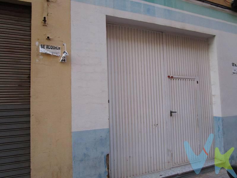 Local en zona junto al Corte Inglés, en una calle tranquila; se encuentra rodeado de otros negocios; no dude en visitarlo ya que están dispuestos a escuchar propuestas de compra. Por mandato expreso de la propiedad comercializamos este inmueble mediante contrato de exclusiva o multi-exclusiva, por el cual numerosas agencias colaboradoras,nacionales e internacionales,ofrecen esta vivienda a sus potenciales compradores, todo ello garantizando un servicio de calidad, un trato fácil, sencillo y sin interferencias de terceros. Si quieres visitarlo no dudes en llamarnos¡¡¡. * Impuestos, gastos de compraventa tales como honorarios agencia y financiación no incluidos. 