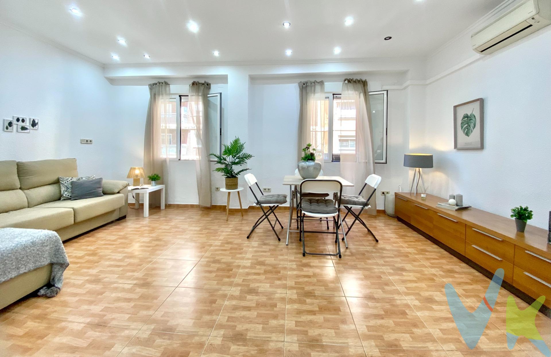 Un nuevo Open House de Finkas ng te descubrirá una vivienda en uno de los barrios más deseados de Valencia, Ruzafa. Ven este próximo viernes 25 de julio a la jornada de puertas abiertas y encuentra tu ansiado hogar. . ¡No olvides apuntarte antes de que no queden huecos!. Se trata de una primera planta con ascensor situada en la calle Literato Azorín, a la altura del número 45. Dispone de 3 dormitorios y dos cuartos de baño. Su estado es muy bueno ya que cuenta con reformas actuales y está listo para entrar. . Como extra dispondrás de una terraza en la cocina que se comparte con el vecino de enfrente. Una zona de aire fresco en pleno corazón de Valencia. . Ven a visitarla y podrás comprar una verdadera ocasión en uno de los barrios como más futuro de la ciudad. ¡Te esperamos!. ***. Agencia Registrada con el Nº 5343 en el Registro Obligatorio de Agentes Inmobiliarios de la Comunitat Valenciana, según el DECRETO 98/2022, de 29 de julio, del Consell, por el que se regula el Registro de Agentes de Intermediación Inmobiliaria de la Comunitat Valenciana. La documentación del inmueble ha sido revisada y estimamos que reúne todos los requisitos necesarios para ser comercializado. El precio ofertado no incluye impuestos, gastos de compraventa ni honorarios de la agencia inmobiliaria. Las medidas aquí expuestas han sido obtenidas del Catastro. El anuncio no es vinculante, puede contener errores. ¿Tienes alguna duda? Consúltanos. ***. Los vendedores han confiado en este equipo para gestionar la venta del inmueble de forma exclusiva. Como no puede ser de otra forma, garantizamos un servicio de calidad, actuando en todo momento de forma transparente, ética y profesional. Así pues, se ruega la no interferencia de terceros y, sobre todo, no molestar a los propietarios, a los ocupantes del inmueble o a los vecinos. Muchas gracias por tu comprensión. 