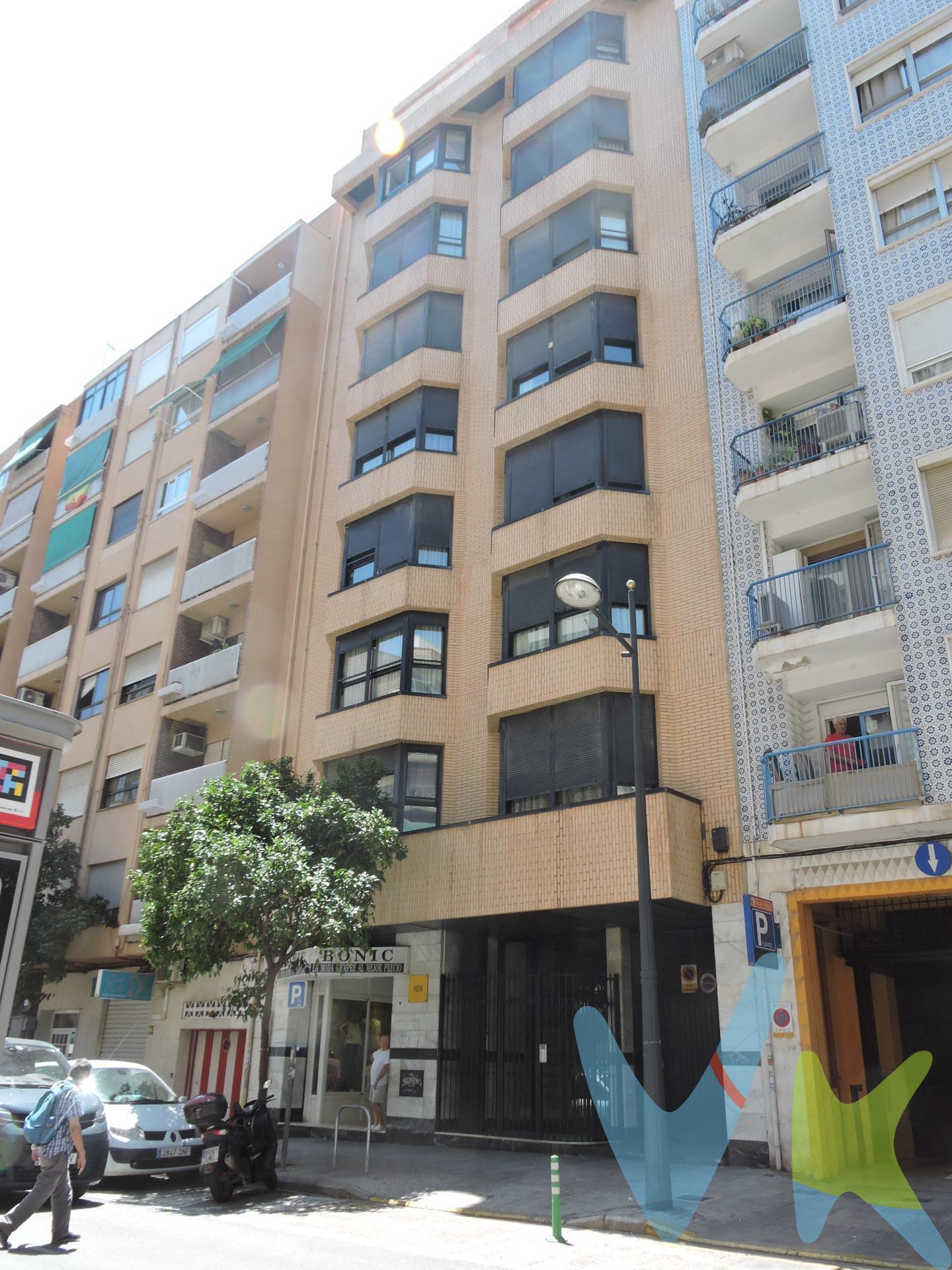 ¡ Vive en una de las fincas con mejores calidades del barrio de Benicalap !. Tenemos esta vivienda a la venta situada en la Avenida Burjasot, muy cerca de la esquina de la Avenida General Aviles. Ahora que ya estas situad@ vamos a decirte porque creemos firmemente en lo que te acabamos de contar. Lo  primero que nos encontramos es una preciosa fachada de caravista, con un amplio ventanal, que le da muchisima luz al interior del salón comedor. Además en el caso de esta casa que vendemos las ventanas del comedor, no son las orignales, son ventanas con rotura de puerto térmico, oscilovatientes y con un cristal, casi, casi, a prueba de balas, que te garantiza 0 ruidos y muy buena eficiencia energética. El salón comedor comparte protagonismo, como estancia estrella de este hogar, con la cocina. Una cocina con mucha armariada y preparada con todo lo que te hace falta para sacar a ese cociner@ con estrella que llevas dentro. Y ahora hacemos un alto en el camino a la visita de esta propiedad, porque nos encontramos con una puerta en el pasillo, la abrimos y entramos en lo que nosotros llamamos la zona de descanso, donde están ubicadas las tres habitaciones ( una de ellas con baño el suite ) y el otro baño. Ahhhhh y se nos olvidaba decirte que dos de las habitaciones tienen balcón, un espacio para que no te sientas entre cuatro paredes.  . La zona: Benicalap es el barrio al Norte de la ciudad de Valencia, esta muy bien comunicado, si usas las dos o cuatro ruedas, tienes a un paso de la vivienda la Ronda Norte V-30, si eres mas de transporte público tienes las paradas de las líneas 28,C-30,90 y la parada del tranvía a un abrir y cerrar de ojos de distancia. Cuenta también con todos los servicios que puedas necesitar para hacer muy cómodo tu día a día. ¿ Eres de esas personas que coge el coche todos los días para ir a trabajar ?. Para que no des mas vueltas que un ocho a la hora de aparcar, esta propiedad tiene incluida una plaza de garaje. ¡ Contacta con nosotros si estas interesad@ en visitarla !. ¿ Necesitas Financiación ?.  . Nuestro departamento financiero puede gestionar tu préstamo " Hasta un 100% + Gastos ". ¡ Consúltanos !.  . *Nota: En el precio de venta no están incluidos los muebles y enseres de las fotografías, ni el impuesto del ITP del 10%, los gastos de Notaría que ascienden de forma orientativa a 800 €, los honorarios de agencia que son el 3% más iva aplicado al precio de venta y los gastos de financiación, si la hubiese. Este anuncio no es vinculante, puede contener errores, se muestra a titulo informativo y no contractual.Número de Registro de Agentes de Intermediación Inmobiliaria de la Comunidad Valenciana: RAICV-0386. . 