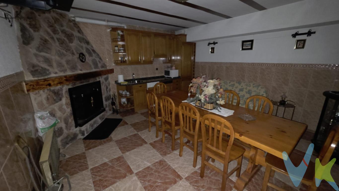 Local destinado a Bodega Merendero que se entrega equipado y amueblado, cuenta con chimenea. SITUADO EN SEMISOTANO