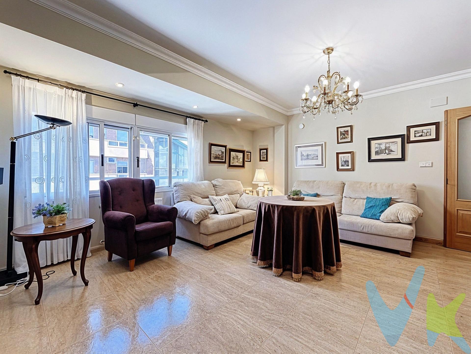 Se vende este fantástico séptimo piso totalmente reformado, ubicado en una finca muy cuidada con dos ascensores y acceso con llave electrónica, lo que garantiza comodidad, seguridad desde el primer momento. La vivienda se encuentra en la Calle Germanías de Xàtiva, una zona inmejorable, rodeada de todos los servicios: colegios, supermercados, farmacias, bancos, comercios, parques y jardines.. ¡Todo lo que necesitas a solo unos pasos!. Destaca por su extraordinaria luz natural en todas las estancias y una reforma integral hecha con gusto, pensada para ofrecer el máximo confort, funcionalidad y estilo. El amplio salón-comedor tiene salida directa a una terraza acristalada, perfecta para disfrutarla todo el año como rincón de lectura, relax o incluso como despacho con luz natural. La espaciosa cocina independiente no solo está totalmente equipada, sino que también cuenta con una galería anexa, una gran despensa y espacio suficiente para disfrutar de una cena improvisada, tomar un café tranquilo o incluso ver la televisión. mientras cocinas. Características destacadas:. • 3 habitaciones amplias y luminosas. • 2 baños completos con acabados modernos. • Cocina independiente equipada + galería + gran despensa + espacio para. comer o ver la TV. • Salón-comedor con acceso a terraza acristalada. • Armarios empotrados que optimizan el almacenaje. • Calefacción por gas natural. • Trastero incluido en el precio. • Edificio con dos ascensores y acceso con llave electrónica. • Puerta de entrada reforzada con cerrojo adicional. Una vivienda acogedora, moderna y muy completa, que lo tiene todo para convertirse en tu nuevo hogar. Lista para entrar a vivir sin necesidad de reformas, ideal para familias o para quienes buscan comodidad y estilo en una excelente ubicación. ¡Ven a visitarla y déjate enamorar! Esta oportunidad no durará mucho. La descripción del presente inmueble e imágenes tienen mero carácter informativo y en ningún caso carácter contractual, pudiendo ser modificados por la inmobiliaria comercializadora sin que ello implique responsabilidad alguna frente a terceros. En el precio de venta a público, esta propiedad NO incluye los gastos de adquisición (Notario, registro, gestión, honorarios, etc…).