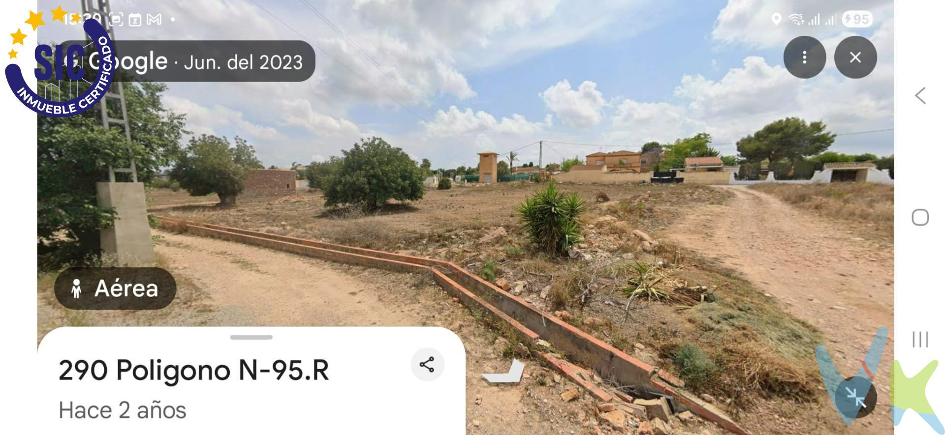 Si llevas tiempo buscando una parcela amplia, bien ubicada y con verdadero potencial, esta puede ser la oportunidad que estabas esperando. Se vende espectacular parcela de 1.660 m² en Bétera, ideal tanto para construir una vivienda exclusiva como para inversión a futuro en una de las zonas con mayor demanda y crecimiento. Su amplitud permite desarrollar un proyecto único, con espacio más que suficiente para crear una vivienda moderna con jardín, piscina, terrazas, zona deportiva o incluso un auténtico oasis privado donde disfrutar de tranquilidad y privacidad.  Excelente ubicación.  Gran tamaño y múltiples posibilidades.  Ideal para vivienda de alto nivel o inversión.  Zona tranquila y muy demandada. Parcelas de estas dimensiones son cada vez más difíciles de encontrar, especialmente en ubicaciones donde todavía se puede disfrutar de espacio, naturaleza y calidad de vida sin alejarse demasiado de Valencia. Una inversión inteligente hoy… y un lugar perfecto para construir algo realmente especial mañana. No dejes pasar esta oportunidad. INFORMACIÓN LEGAL AL CONSUMIDOR:. El precio indicado no incluye impuestos ni gastos derivados de la compraventa. Gastos a cargo del comprador:. • Impuesto de Transmisiones Patrimoniales (ITP): En segundas transmisiones, el tipo general vigente en la Comunitat Valenciana es del 10% sobre la base imponible, que será el mayor valor entre el precio de compraventa, el valor declarado o el valor de referencia catastral, pudiendo aplicarse tipos reducidos según las circunstancias del comprador. • Honorarios de intermediación inmobiliaria: 4% del precio final de venta CON UN MÍNIMO DE 4000€ + IVA (21%), a cargo del comprador. No incluidos en el precio de venta. • Notaría y Registro de la Propiedad: Los aranceles son oficiales y variables en función del precio y características de la operación. A título orientativo, entre 600 € y 1.000 €. Los gastos se distribuirán conforme a la normativa vigente, salvo pacto en contrario. Las condiciones pueden variar en función de las circunstancias personales y del régimen fiscal aplicable. Otros gastos:. • Gastos de financiación: Tasación, comisiones y condiciones bancarias según la entidad elegida por el comprador. • Gestoría: Servicio opcional, con costes variables en función del proveedor. • Podrán existir otros gastos inherentes a la formalización de la compraventa que correspondan al comprador según normativa vigente. El vendedor asumirá los gastos que legalmente le correspondan, salvo pacto en contrario. El inmueble no se encuentra sujeto, a fecha de publicación, a limitaciones de precio derivadas de normativa de zonas de mercado residencial tensionado. Se facilitará al cliente información detallada y personalizada de todos los costes asociados a la operación, así como la documentación relativa al inmueble, disponible en la sede física de la agencia - Av. Blasco Ibáñez 5 Bajo, 46970, Alaquàs (Valencia) y/o en el medio electrónico habilitado – www.inmueblesvalencianos.net. La agencia actúa exclusivamente como intermediaria en la operación. Cualquier compraventa queda sujeta a la aceptación expresa del vendedor y a la formalización del correspondiente contrato. El presente anuncio tiene carácter meramente informativo y no contractual, pudiendo estar sujeto a errores, cambios o actualizaciones.  . La venta de esta parcela se gestiona mediante contrato de EXCLUSIVA COMPARTIDA por lo que se trabaja con cerca de 400 Inmobiliarias. 