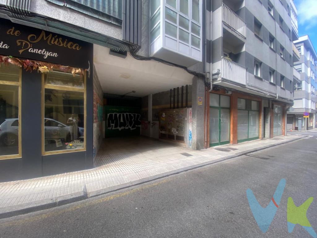 ¡Oportunidad única en el corazón de Gijón! Se ofrece a la venta un destacado garaje en la prestigiosa zona del Centro, una joya que rara vez aparece en el mercado. Ideal para aquellos que valoran la practicidad y la comodidad, este espacio es perfecto para proteger su vehículo en una de las zonas más buscadas de la ciudad.Es un garaje de 10 plazas nada mas.La plaza de garaje ahora esta con rampa pero se va a cambiar a ascensor para que cumpla la normativa, queda pagada toda la derrama para el cambio.Ubicado en un edificio construido con esmero en el año 1994, este garaje ofrece la robustez y confiabilidad de una construcción consolidada. La solidez de la construcción asegura años de tranquilidad, sabiendo que su inversión está bien resguardada. Con un total de 10 metros cuadrados construidos, cada metro de este garaje es aprovechable. Su diseño permite el acceso cómodo y la circulación eficiente dentro del mismo.Sin necesidad de mencionar el creciente problema de estacionamiento en las áreas céntricas, tener un garaje propio se traduce en un ahorro considerable de tiempo y esfuerzo. No más vueltas interminables buscando un espacio disponible, aquí su vehículo descansará seguro mientras usted disfruta de todo lo que el centro de Gijón tiene para ofrecer.El área en la que se sitúa este inmueble es inmejorable. Localizado en el pleno centro de la ciudad, desde aquí podrá acceder a pie a los principales atractivos y servicios de Gijón. Restaurantes de renombre, tiendas exclusivas y parques encantadores están a solo unos pasos de distancia. Esta ubicación no solo aporta una dimensión práctica sino también un incremento potencial en el valor de su inversión a lo largo del tiempo.Sin duda, esta es una ocasión sobresaliente para aquellos que residen o trabajan en esta área y buscan maximizar su comodidad diaria. Estacionar cerca de casa o del trabajo se vuelve un lujo asequible y seguro con este garaje.El acceso al garaje es directo, proporcionando seguridad y rapidez al salir o llegar. El espacio está diseñado para facilitar cualquier tipo de maniobra, haciéndolo ideal tanto para vehículos pequeños como de tamaño estándar. Su anchura es adecuada para un estacionamiento sencillo y sin complicaciones.Este inmueble representa una inversión excepcional, manteniendo su valor a lo largo del tiempo gracias a su ubicación privilegiada. Profesionales que trabajan en la zona, residentes habituales o simplemente aquellos que desean un espacio seguro para su vehículo encontrarán en esta oferta una solución perfecta a sus necesidades de movilidad urbana.Invitamos a los interesados a coordinar una visita para conocerlo de primera mano. Comprobarán que este garaje, además de funcional, proporciona una paz mental invaluable al saber que su vehículo está resguardado en un espacio seguro. La visita, sin duda, lo convencerá de que esta es una inversión que vale la pena considerar.Para mayor información y detalles sobre el proceso de adquisición, no dude en contactarnos. Le atendemos con amabilidad y compromiso para guiarle en cada paso del camino. Este es el momento perfecto para concretar una inversión inteligente en el presente pensando en el futuro. No deje pasar esta oportunidad única en Gijón, donde las propiedades de esta naturaleza son altamente cotizadas y escasas. ¡Visítelo hoy!Contamos con más de 35 años de experiencia acreditada y nuestro objetivo es garantizarle un servicio de compra humano, ético, de calidad, fácil y seguro. Nuestro equipo lo integran agentes con la titulación AIR (Agente Inmobiliario Registrado), somos CRS (Council of Residential Specialist) y API. (Agente de la Propiedad Inmobiliaria Colegiado nº248). Contamos con un seguro de Caución que nos permite garantizar el depósito de las cantidades entregadas por nuestros clientes.Te ayudamos con la financiación con las mejores condiciones hipotecarias hasta el 100%.Consulte en nuestras reseñas de Google lo que opinan los clientes que ya han trabajado con nosotros.El precio no incluye gastos de notaría, registro e impuesto de transmisiones