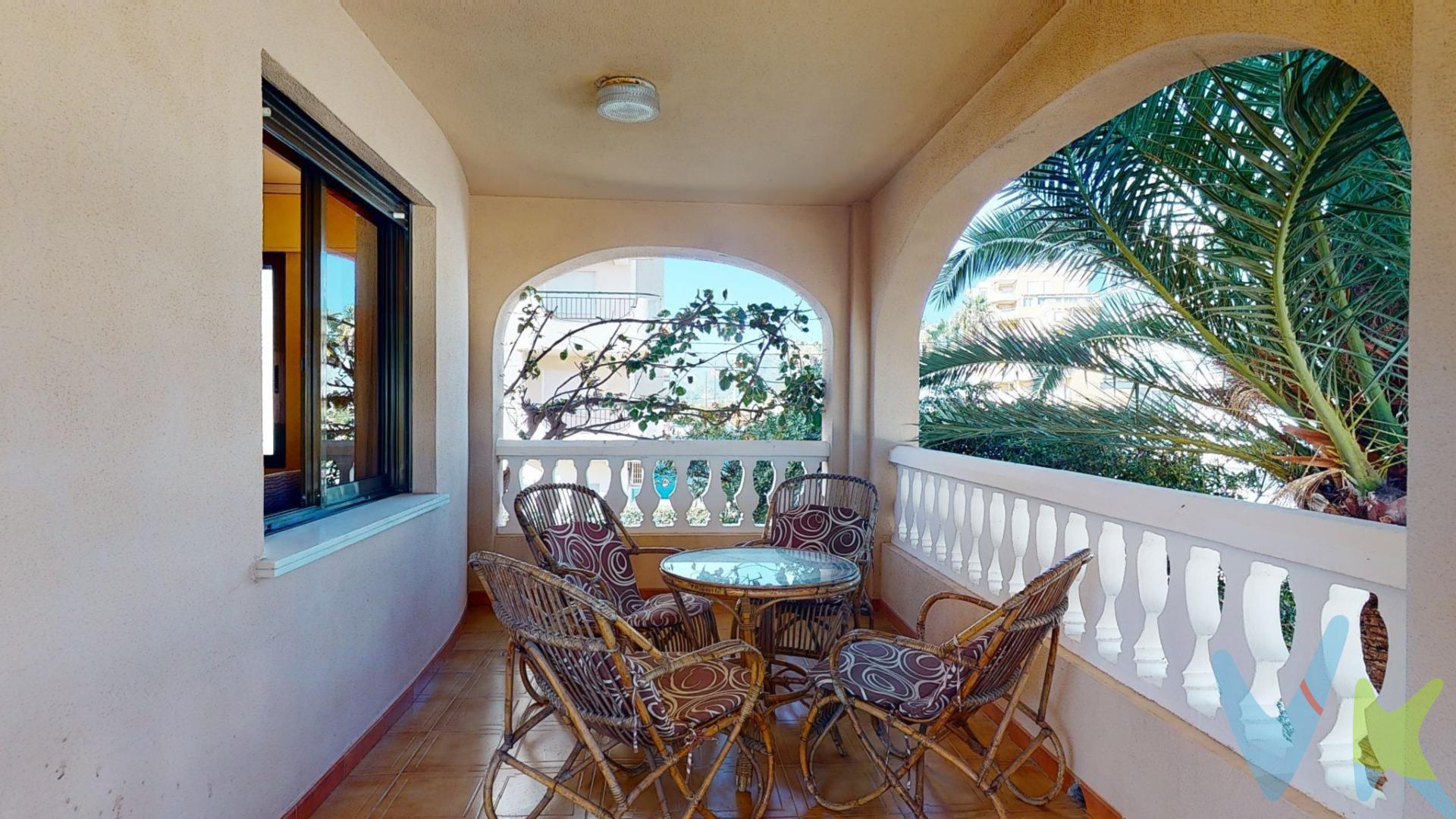 Sumérgete en la experiencia de vivir en una casa privilegiada en la codiciada playa de Xeraco, considerada la mejor valorada de la provincia de Valencia. Esta villa espectacular, situada prácticamente en primera línea de mar, te ofrece una combinación perfecta de tranquilidad y fácil acceso por autovía desde cualquier punto. Características de la Propiedad:. - Parcela y Construcción: La propiedad cuenta con una parcela propia de 326 m² y una superficie construida de 279 m² distribuidos en tres plantas. - Vistas y Ubicación: Disfruta de vistas impresionantes al mar y la cercanía a las dunas, a tan solo cincuenta metros. - Planta Baja: Encontrarás un amplio garaje con capacidad para varios vehículos, un cuarto de lavandería y trastero, además de un jardín con zonas cubiertas y descubiertas. - Primera Planta: Relájate con vistas al mar desde las dos terrazas, una en el salón comedor y otra en la cocina. También hay un baño completo en esta planta. - Segunda Planta: Alberga cuatro dormitorios y otro baño completo. Dos de los dormitorios cuentan con terrazas privadas con vistas al mar. Esta propiedad no solo ofrece una calidad de vida excepcional, sino que también despierta la envidia y la admiración de quienes la ven. . ¡Contáctanos Ahora!. Si deseas ser tú quien disfrute de esta maravillosa villa, no esperes más. ¡Contacta con nosotros ahora mismo y haz de esta casa tu hogar!. La descripción del presente inmueble e imágenes tienen mero carácter informativo y en ningún caso carácter contractual, pudiendo ser modificados por la inmobiliaria comercializadora sin que ello implique responsabilidad alguna frente a terceros. En el precio de venta a público, esta propiedad NO incluye los gastos de adquisición (Notario, registro, gestión, honorarios, etc…).