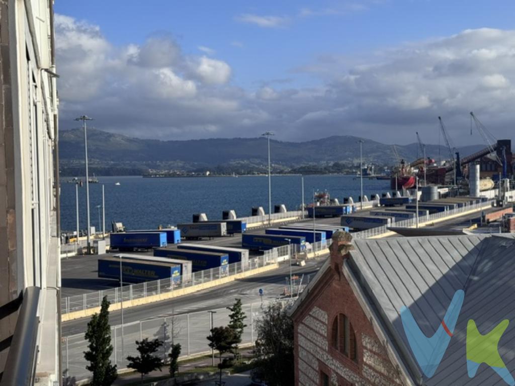 Piso frente a la bahía, junto a la Biblioteca Central de Cantabria y el Barrio Pesquero.Cuenta con todos sus estancias (Cocina, Salón y 2 dormitorios) orientadas al Suroeste, todas con salida a terraza.Cuenta con 2 baños y 1 trastero.Viso con vistas despejadas al estar en la planta 5ª y tener el edificio de en frente solo dos alturas (biblioteca)  