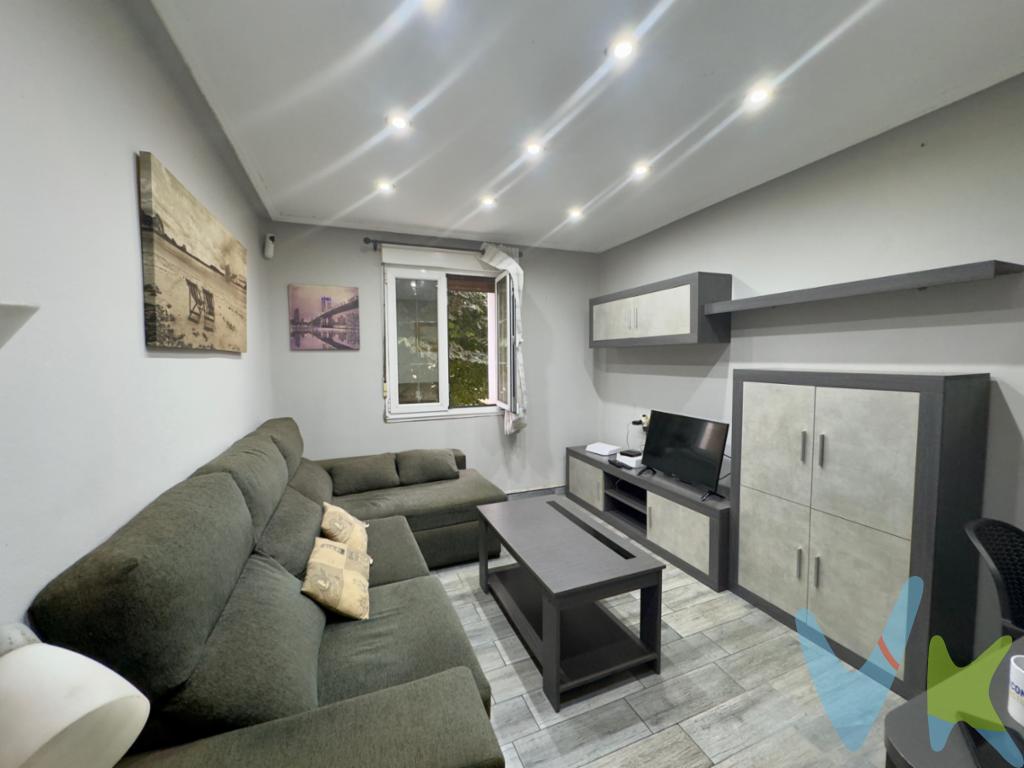  Se ofrece en venta luminoso piso, Este inmueble, con una superficie útil de 50,41 metros cuadrados y una superficie construida de 62 metros cuadrados, este piso cuenta con dos habitaciones perfectamente distribuidas para optimizar el espacio y garantizar el confort. Al ingresar, se encontrará con un recibidor que conduce a la sala de estar,  Las ventanas amplias permiten que la luz natural inunde todas las áreas, creando un ambiente cálido y acogedor.La cocina, completamente equipada y modernizada, ofrece suficiente espacio para cocinar y almacenar, con armarios funcionales y electrodomésticos de alta calidad. El piso cuenta con un baño con acabados modernos y todos los accesorios necesarios para la comodidad diaria.Acompañando a este magnífico piso, se incluye un práctico trastero, ideal para almacenar bicicletas, herramientas, o cualquier otro objeto que desee guardar, aportando un valor añadido a la propiedad.Situado en Jove, una de las zonas más emblemáticas de Gijón, Hay paradas de bus cercanas, lo que facilita los desplazamientos por la ciudad sin tener que depender del coche. Además, el entorno cuenta con todos los servicios necesarios como colegios, centros de salud, supermercados y zonas de ocio.Para concertar una visita o para obtener más información, no dude en ponerse en contacto con nosotros. Estamos disponibles para responder todas sus preguntas y guiarle en cada paso del proceso de compra. No deje pasar esta oportunidad de poseer una propiedad de ensueño en una de las ciudades más bellas y dinámicas del norte de España.¡Haga de esta excelente propiedad su nuevo hogar y comience a disfrutar de todo lo que Gijón tiene para ofrecer! 