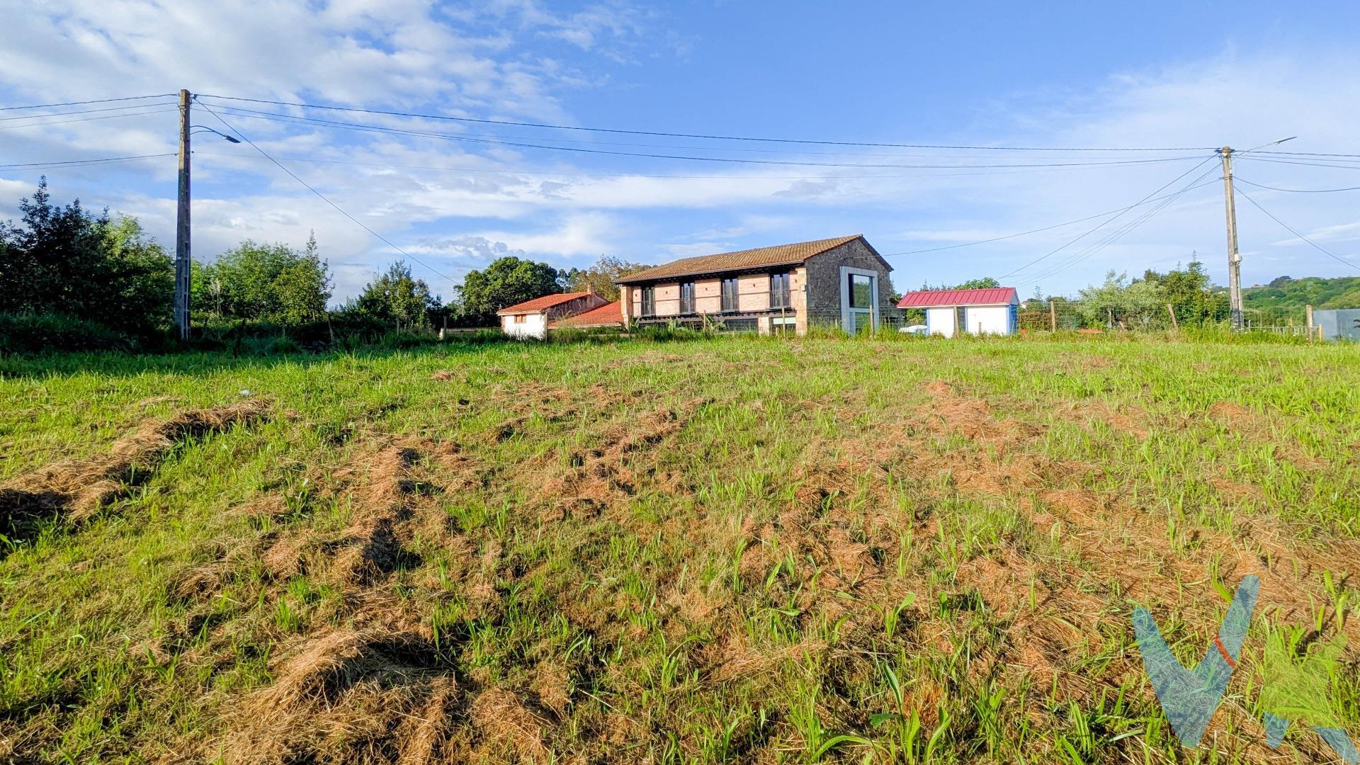 Te presentamos una oportunidad única de adquirir un terreno urbano ubicado en la encantadora zona de Oruña, dentro del municipio de Piélagos. A tan sólo 15 minutos de Santander y Torrelavega gracias al fácil y rápido acceso a la autovía y a escasos 5 km de la Playa de Usil en Mogro y del campo de Golf Abra de Pas. Con todos los servicios necesarios a tan solo unos pasos: comercios locales, escuelas y áreas recreativas se encuentran al alcance de tu mano. . Este amplio espacio cuenta con una superficie total de 806 metros cuadrados y es perfecto para construir la vivienda unifamiliar que siempre has soñado. Lo mejor es su entorno tranquilo y apacible, ideal para disfrutar de momentos familiares o simplemente relajarte después del ajetreo diario. . No pierdas esta oportunidad dorada, crea el hogar perfecto donde cada rincón refleje tu estilo personal y aprovecha todo lo bueno que este lugar tiene por ofrecerte. ¡Llámanos y agenda tu visita!. . 📅 Dada la demanda actual, las visitas se realizarán exclusivamente en jornadas programadas y siguiendo un riguroso orden de contacto. Se sugiere máxima antelación para garantizar disponibilidad en los horarios establecidos. Nota: El acceso a la visita está sujeto al cumplimiento previo de los requisitos imprescindibles y disponibilidad del equipo comercial. TRANSPARENCIA GESTIÓN INMOBILIARIA:. Sujeto a decisión última del cliente propietario. Al precio se añadirán Impuestos, gastos de Notaría, registro y honorarios. Consultar resto de condiciones. 