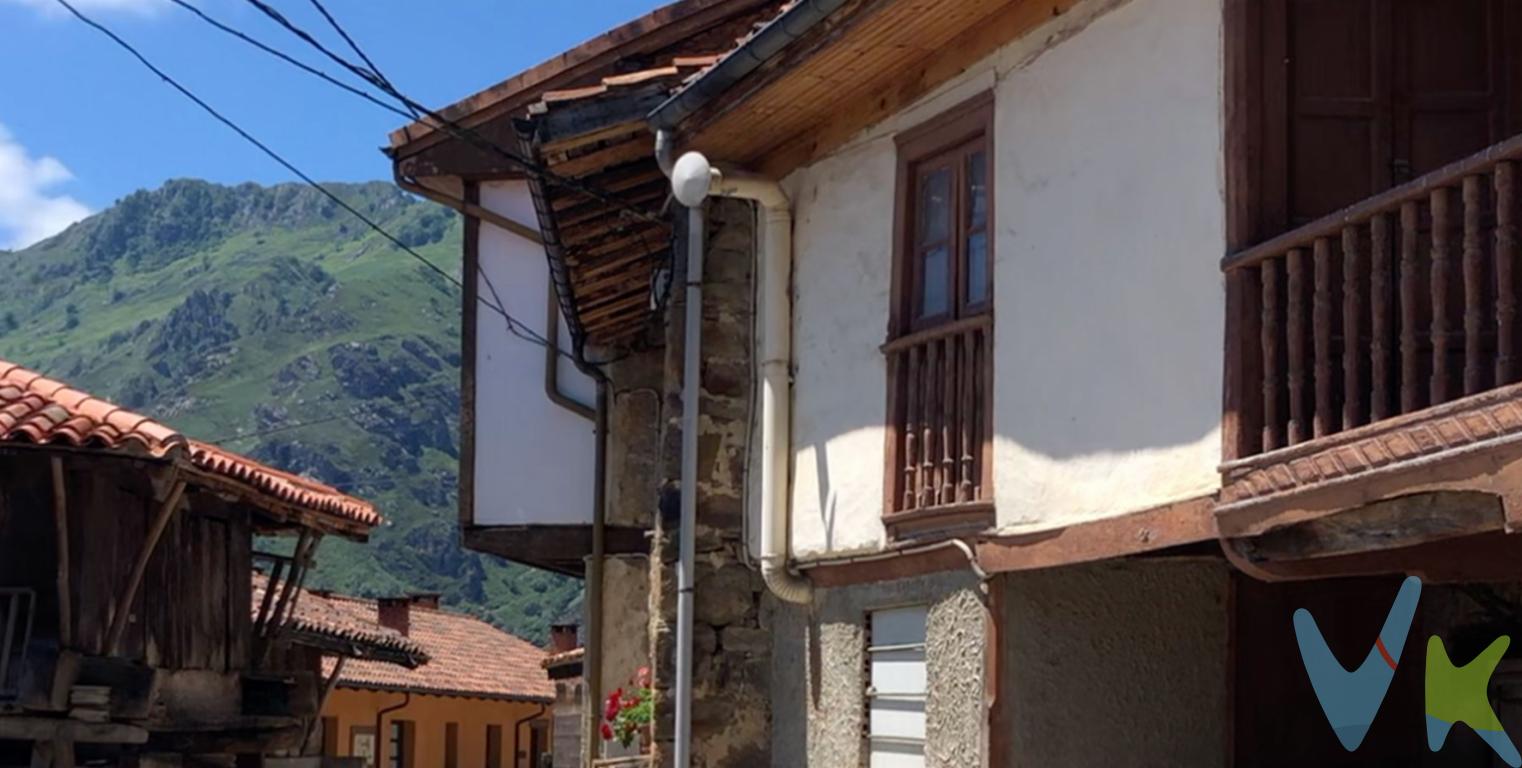 Casa de pueblo
Un entorno rural cuidado en pleno corazón del Parque Natural de Redes
A los pies de la espectacular ruta del Pico de La Xamoca y de la Ruta de Los Cabernos, junto al embalse de Risoseco y cerca del Monumento Natural del Río Alba con su famoso ruta, se encuentra ésta casa de arquitectura tradicional en venta en el bello pueblo de Campiellos, Concejo de Sobrescobio, Asturias, ideal para vivir en contacto con una naturaleza en estado puro y disfrutar de la saludable vida rural.


Cómo Inmobiliaria \"Green\"  trabajamos para poner en marcha 3 conceptos básicos: Recuperar nuestros pueblos, Rehabilitar sus casas y Reutilizar esas construcciones que tienen un valor tradicional o histórico, para darles una segunda oportunidad, ayudando así a consolidar y a poner en valor el medio rural. 
Amamos nuestra tierra y queremos que nuestros pueblos y aldeas no se vacíen. 
Y por ello trabajamos, ayudándote a poner en marcha tu proyecto de vida o de negocio, asesorándote como profesionales inmobiliarios sobre ayudas y subvenciones para la rehabilitación energética y cómo consultores financieros, a poner en marcha tu proyecto empresarial, estudiando: su viabilidad económica, su financiación y la consolidación de tu patrimonio,  ya que ésta propiedad rural en venta en pleno Parque Natural de Redes, Asturias es perfecta también como oportunidad de negocio.
Llámanos y ven a conocer este concejo, degustarás el queso Casín con D.O.P, podrás fotografiar a \"La Casina\", raza vacuna autóctona pastando en los nutritivos prados de montaña, caminarás sendas espectaculares y emblemáticas del Parque Natural de Redes, el Monumento Natural \"Ruta del Río Alba\",  además de un rico patrimonio cultural, etnográfico, con visitas a museos y repondrás fuerzas con una gastronomía ecológica y con denominación de origen Parque Natural de Redes.