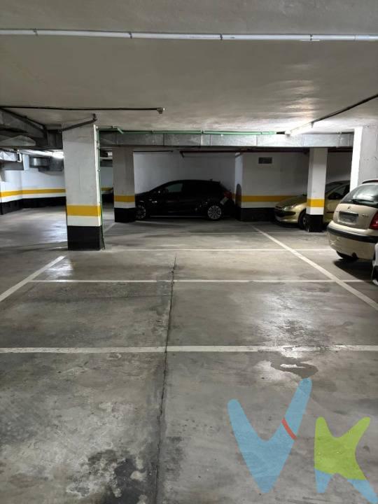Disponible plaza de garaje situada en la planta sótano de la Calle Diderot 23, en una de las zonas con mayor demanda y escasez de aparcamiento de Las Palmas de Gran Canaria. Puntos fuertes de la propiedad:. - Accesibilidad óptima: Dispone de una rampa de entrada y salida con pendiente moderada, facilitando el tránsito de vehículos de diferentes perfiles. - Maniobrabilidad: El diseño del garaje permite un estacionamiento fluido, con pasillos de circulación amplios que minimizan las maniobras necesarias. - Seguridad y Confort: Instalaciones cuidadas en un edificio moderno, con puerta automática operativa mediante mando a distancia y acceso peatonal independiente. - Ubicación Estratégica: Emplazamiento clave a escasos minutos de la zona comercial de Mesa y López y el entorno de Las Canteras, lo que la convierte en una opción excelente tanto para uso personal como para inversión por su alta rentabilidad en alquiler. Una solución definitiva a los problemas de estacionamiento en el barrio, garantizando la protección y conservación de su vehículo. 